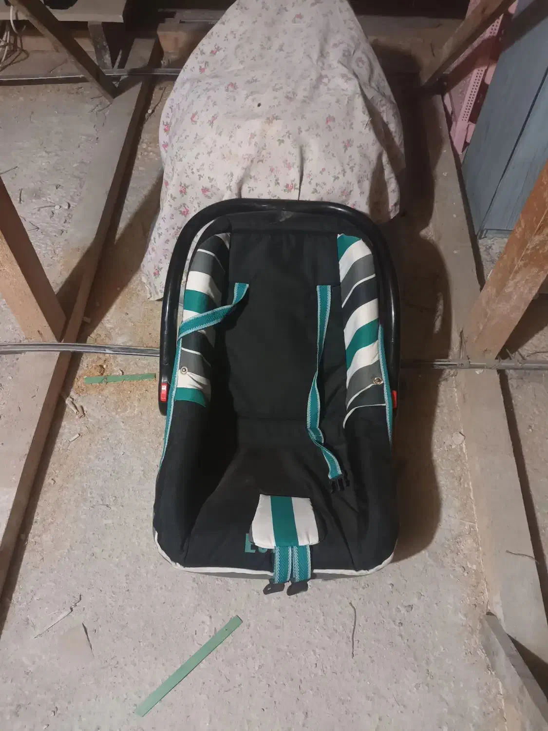 وسایل کودک روحروحک صندلی کودک کهریک|کالسکه و لوازم جانبی|رشت, جهاد|دیوار