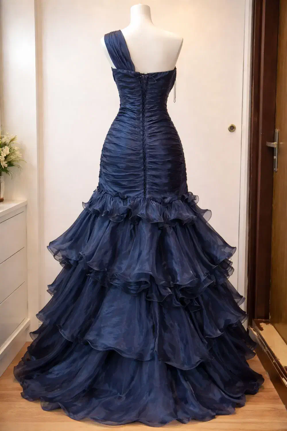 لباس مجلسی|لباس|رباطکریم, رباطکریم|دیوار