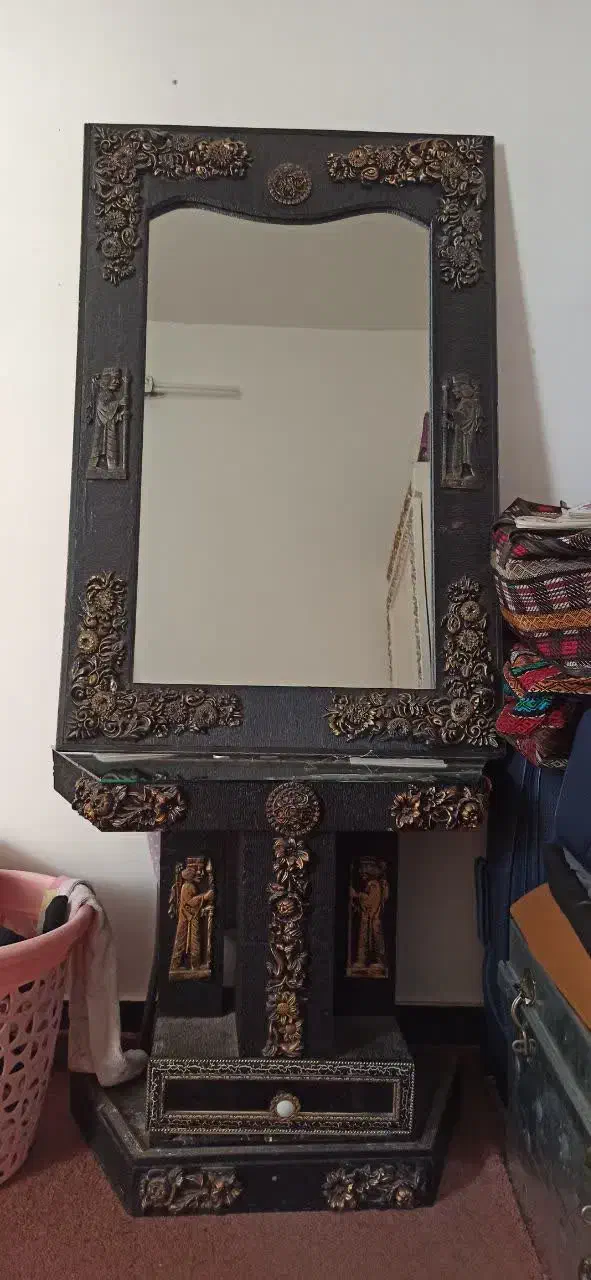 آینه و میز آینه|آینه|خمینیشهر, |دیوار