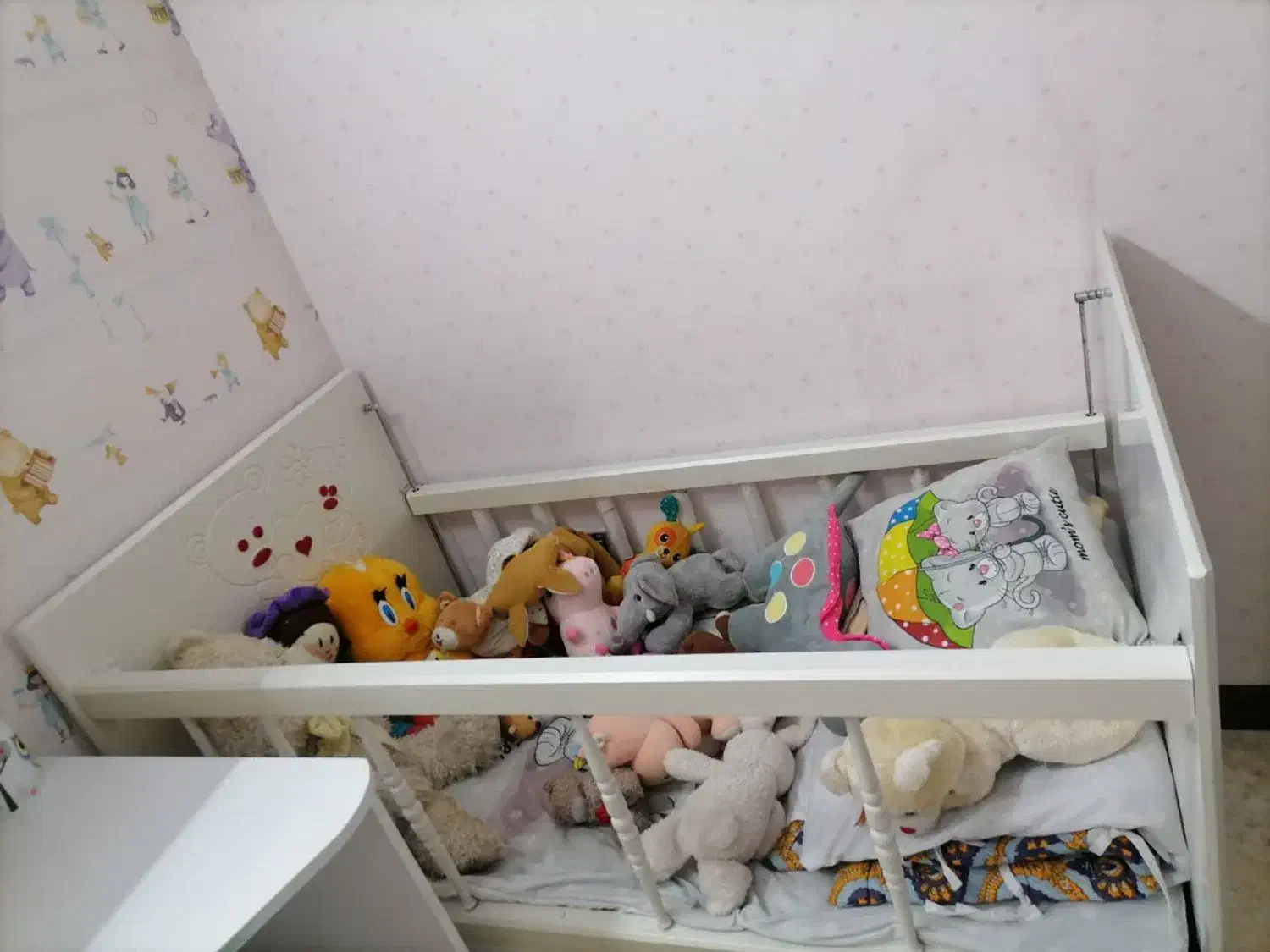 تخت وکمد بچه به همراه تشک تمیز در حد نو|تخت و سرویس خواب|گلپایگان, |دیوار