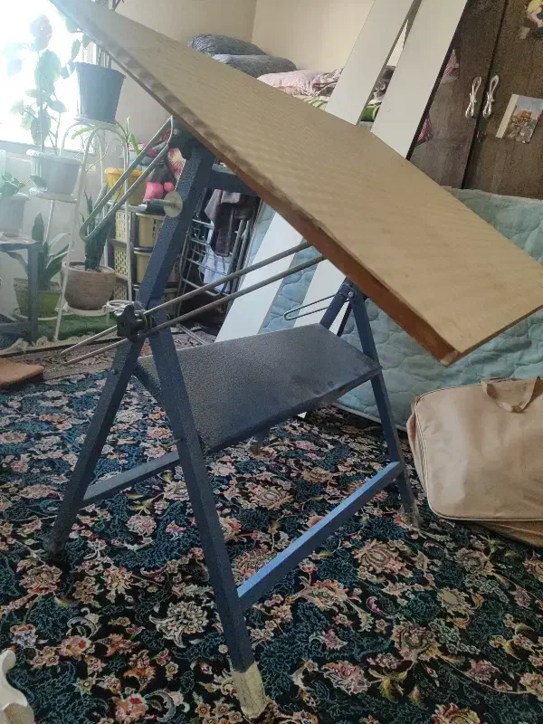 میز تحریر..میز نقشه کشی|میز تحریر و کامپیوتر|ری, علایین|دیوار