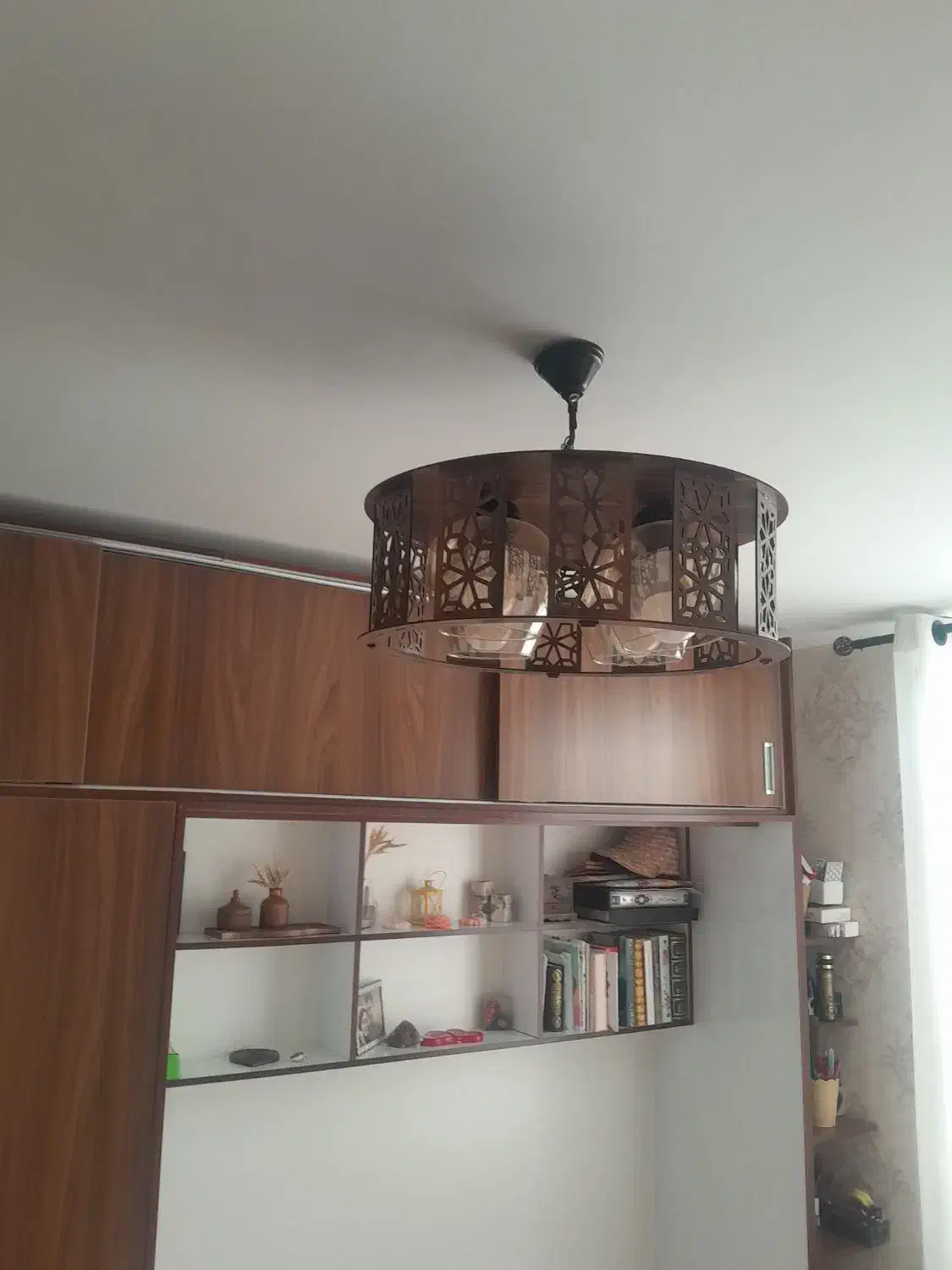 لوستر چوبی ۴ شاخه|لوستر و چراغ آویز|فردیس, شهرک ۱۱۰|دیوار