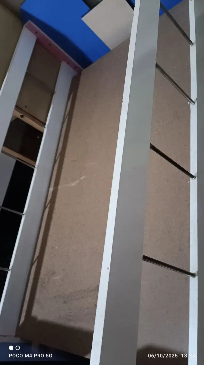 دو عدد تخت نو|تخت و صندلی بچه|مسجد سلیمان, |دیوار