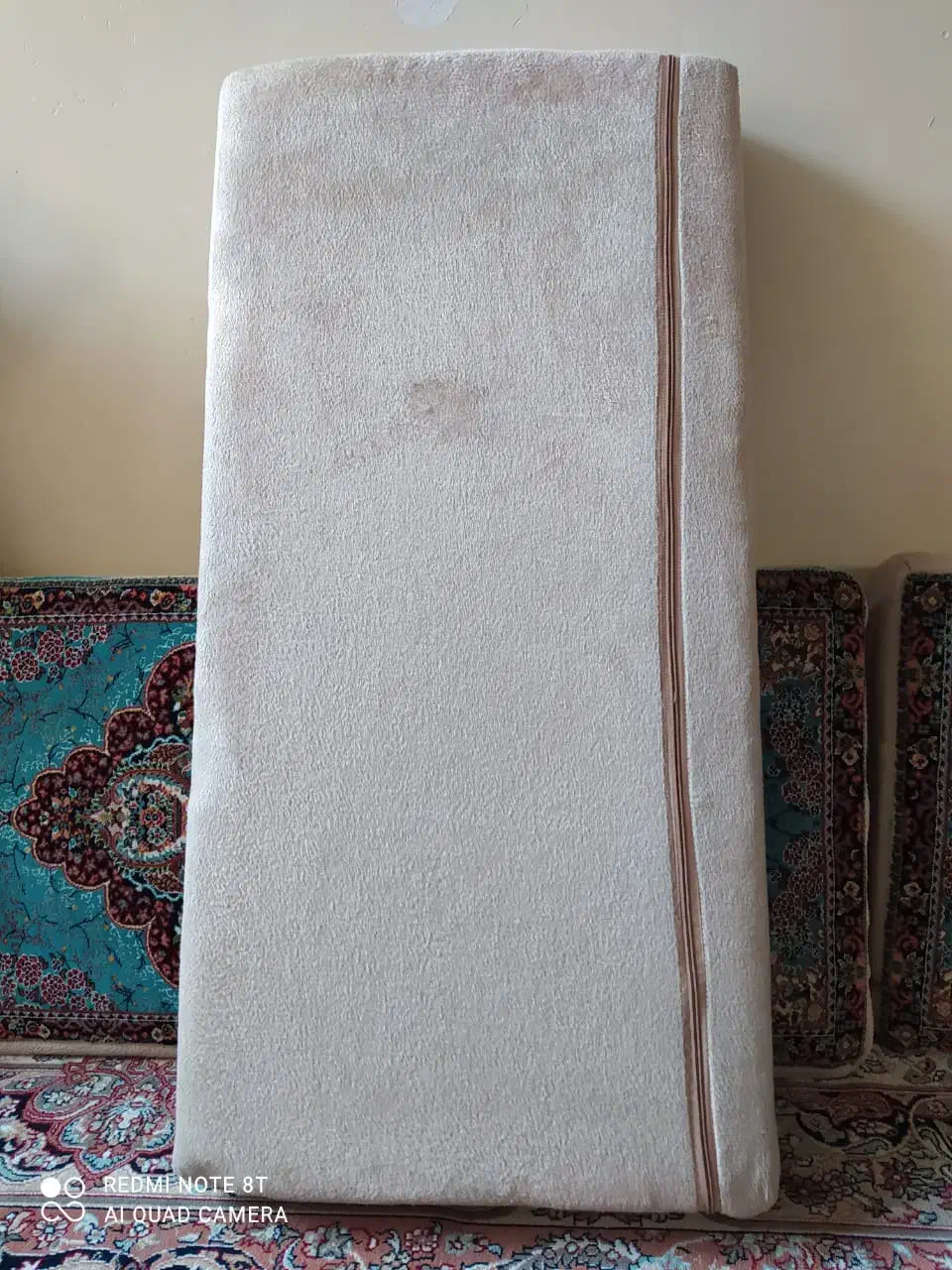 پشتی هفتصد شانه|پشتی|خاوران, |دیوار