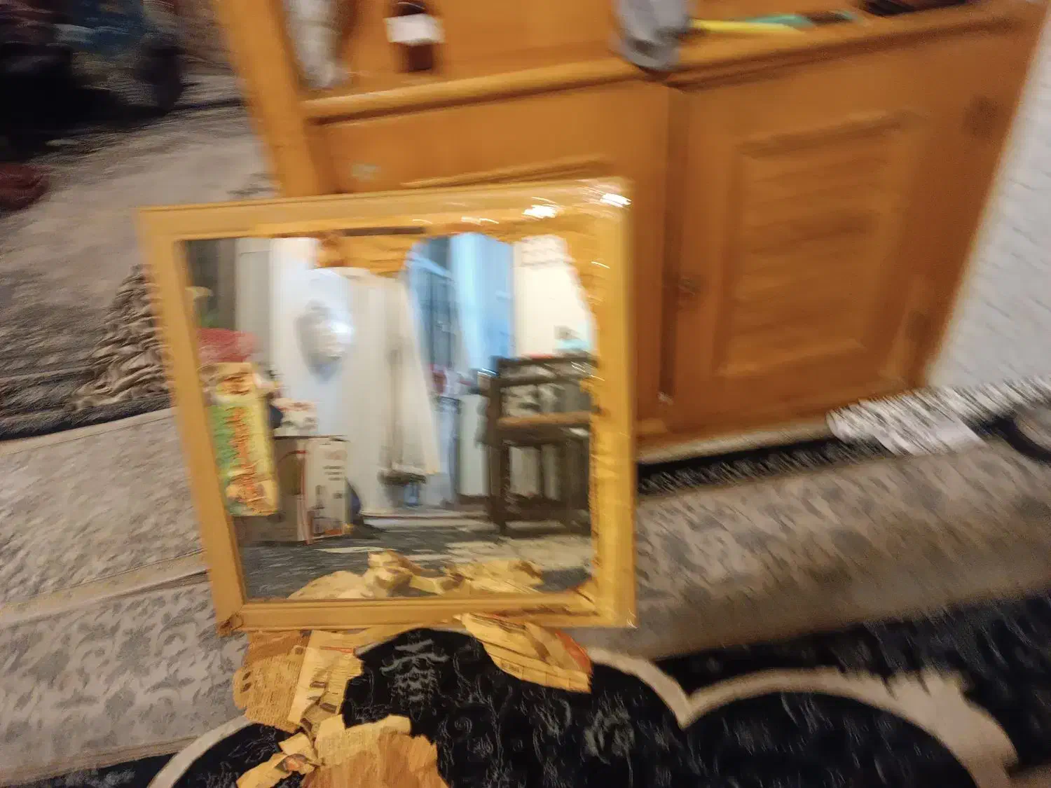 اینه نو|آینه|شهرکرد, |دیوار