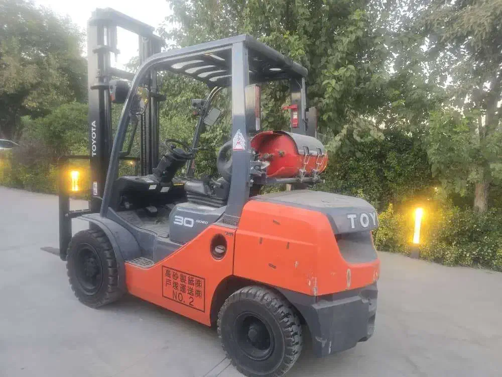 معتمدیان لیفتراک ۳ تن تویوتا مدل۲۰۱۶|خودرو سنگین|قدس, شهر‌قدس|دیوار