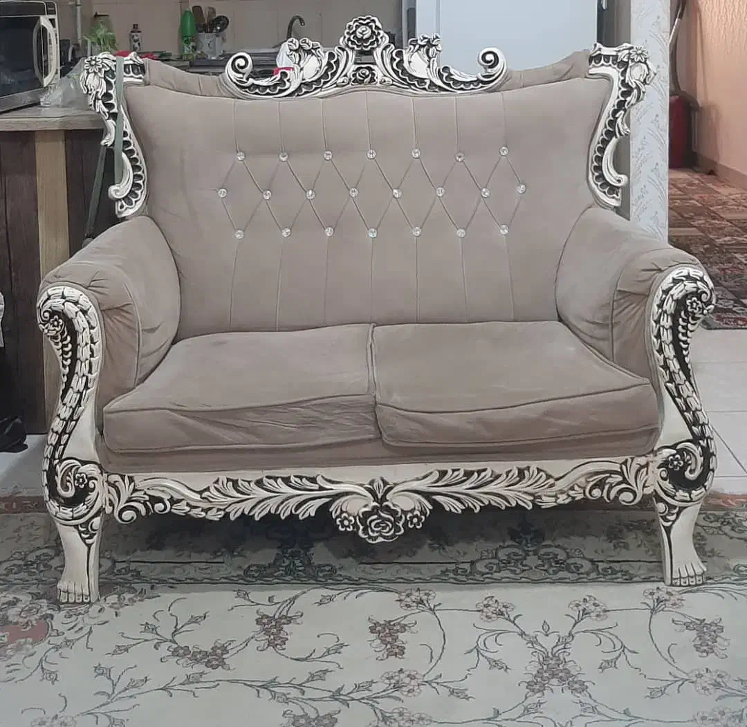 یک دست مبل به همراه یک عدد فرش دوازده متری|مبلمان خانگی و میز عسلی|آستانه اشرفیه, |دیوار