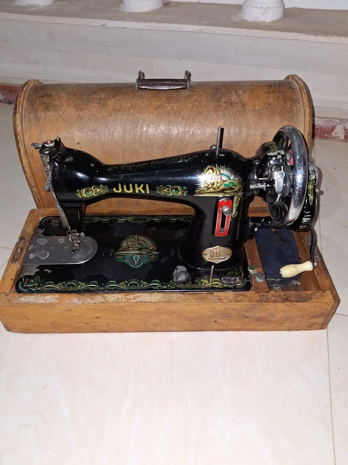 چرخ خیاطی|چرخ خیاطی و ریسندگی|قائن, |دیوار