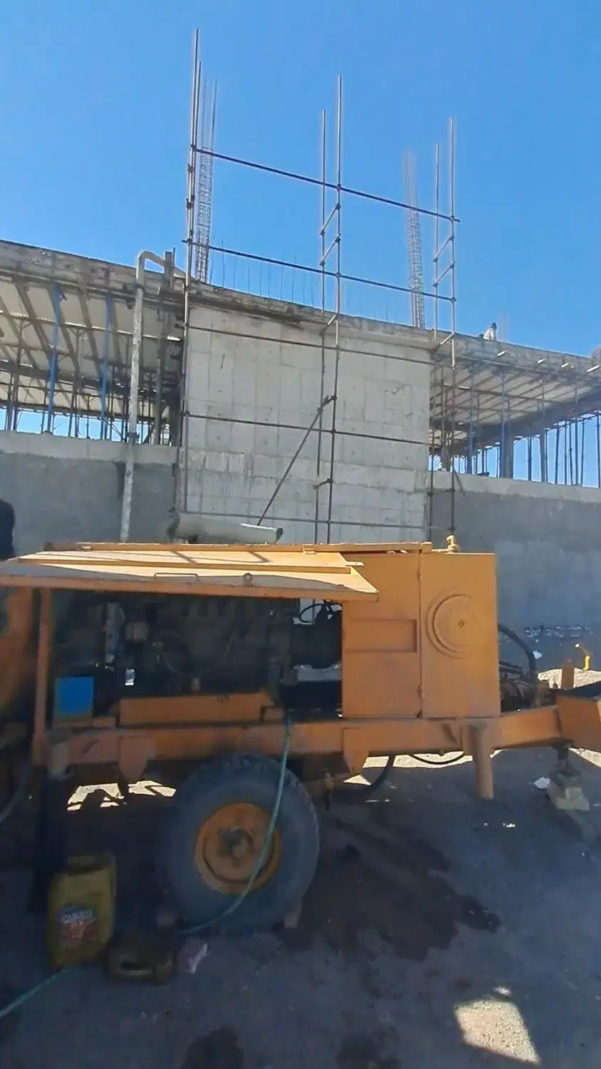 پمپ بتن ۲۰۰۰ درحال کار|ماشینآلات صنعتی|کرمان, |دیوار