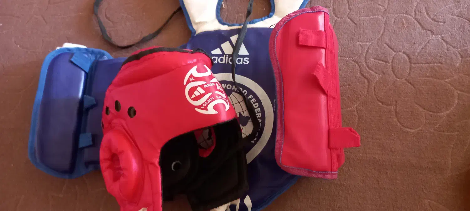 لباس ورزش تکواندوتجهیزات ایمنی مارک آدیداس و استخر|تجهیزات ورزشی|کرمانشاه, |دیوار