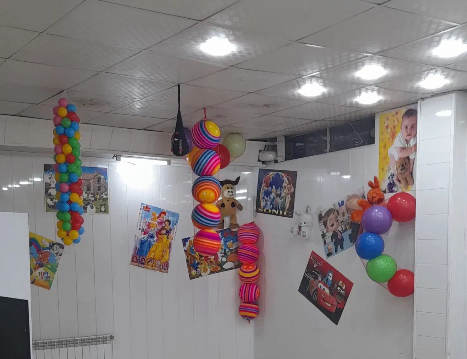 نیازمند آرایشگر ماهر|استخدام درمانی، زیبایی، بهداشتی|شیراز, باغ تخت|دیوار