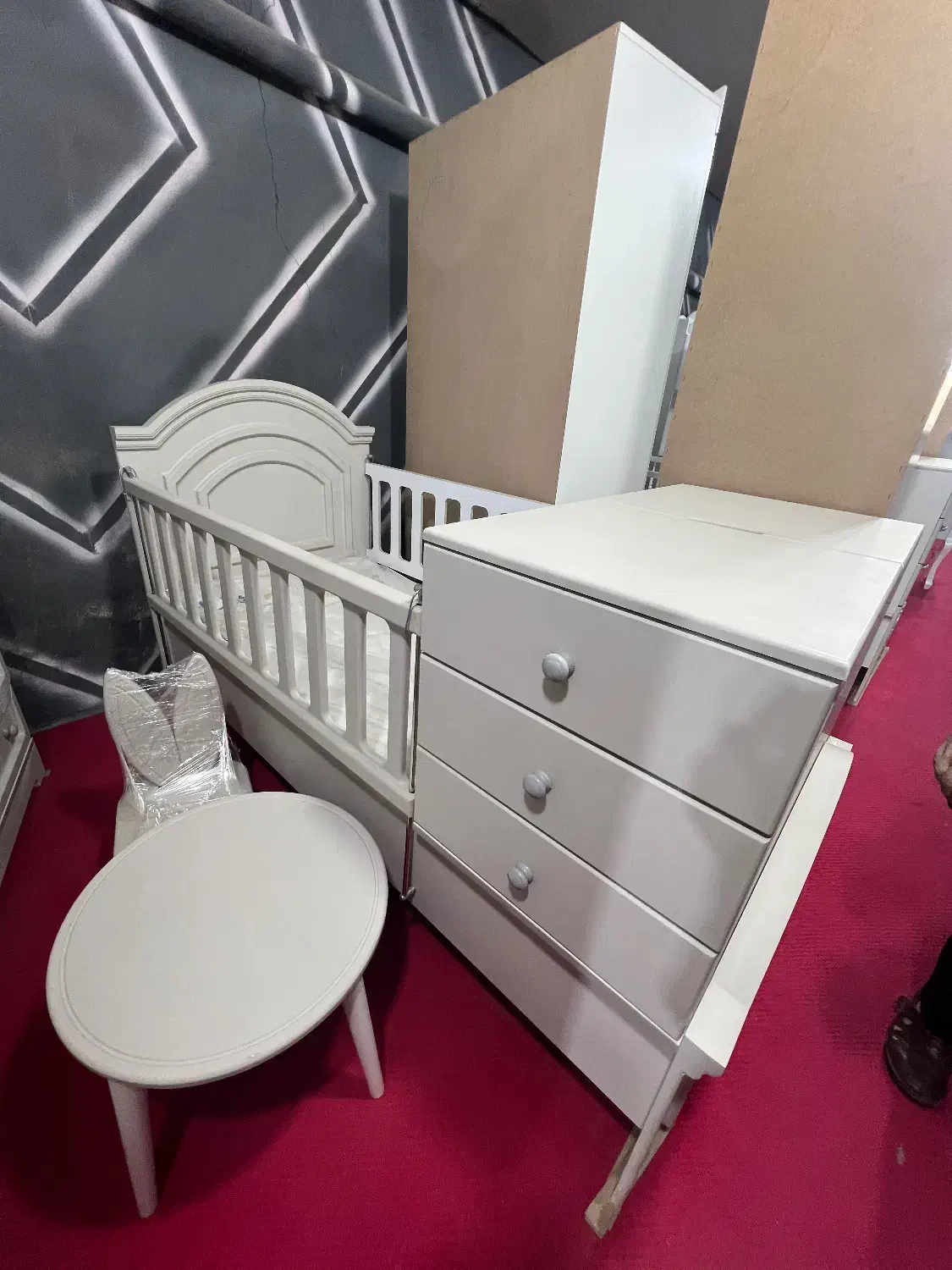 تخت نوزاد نو|تخت و صندلی بچه|هشتگرد, شهرک بعثت|دیوار