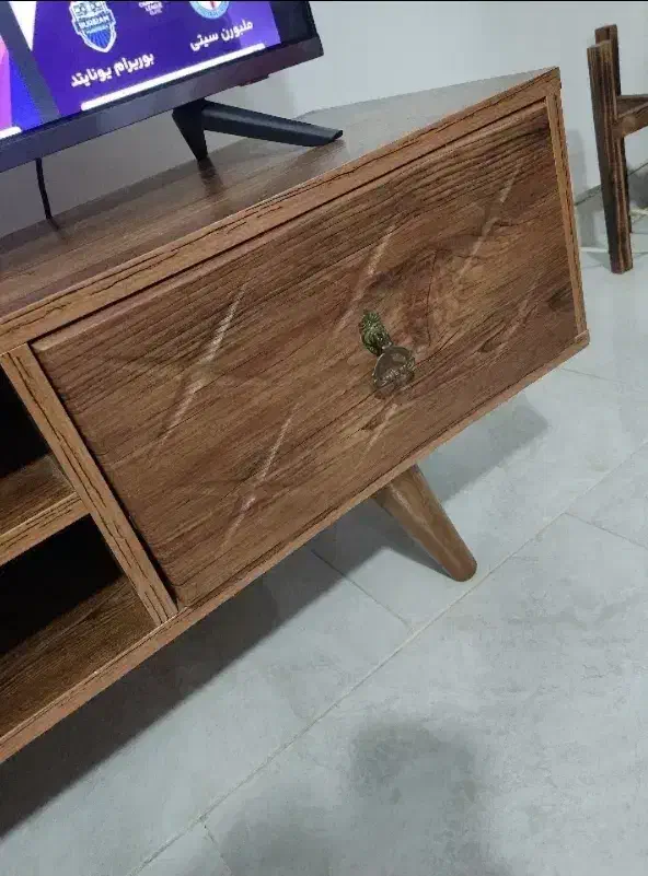 میز تی وی|میز تلویزیون|رشت, حمیدیان|دیوار