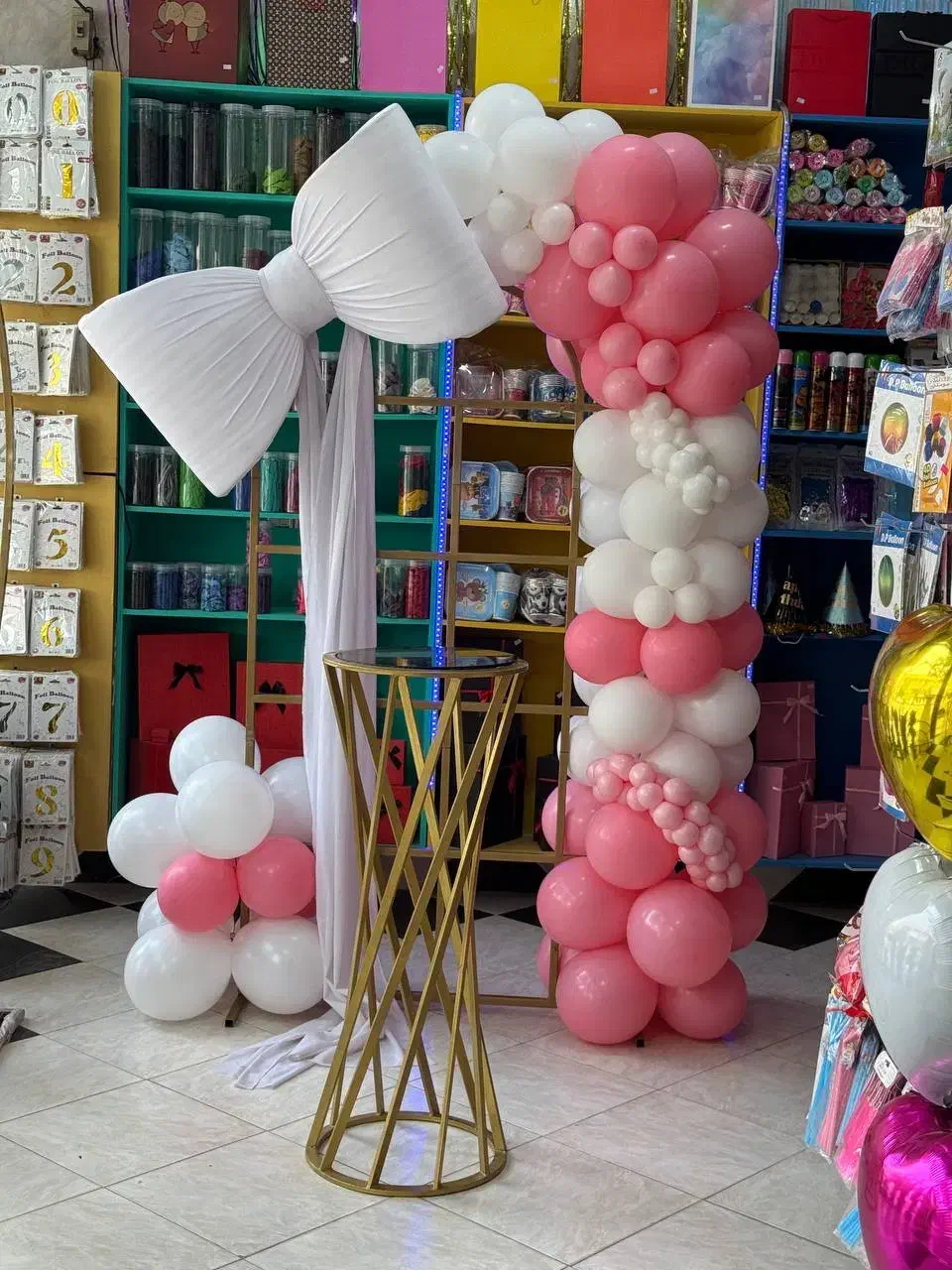 بادکنک آرایی با میز و استند ۹۰۰ تومان|خدمات پذیرایی، مراسم|ماهدشت, |دیوار