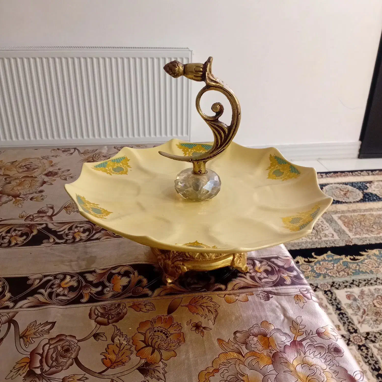 ظروف دکوری پایه برنجی|صنایع دستی و سایر لوازم تزئینی|تربتحیدریه, شهرک ولیعصر|دیوار