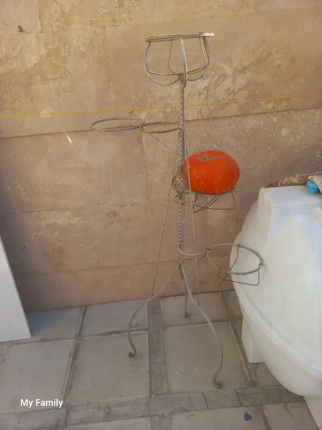 پایه فلزی گلدان یا جا گلدانی آهنی|صنایع دستی و سایر لوازم تزئینی|شاهین‌شهر, شهرک مطهری|دیوار