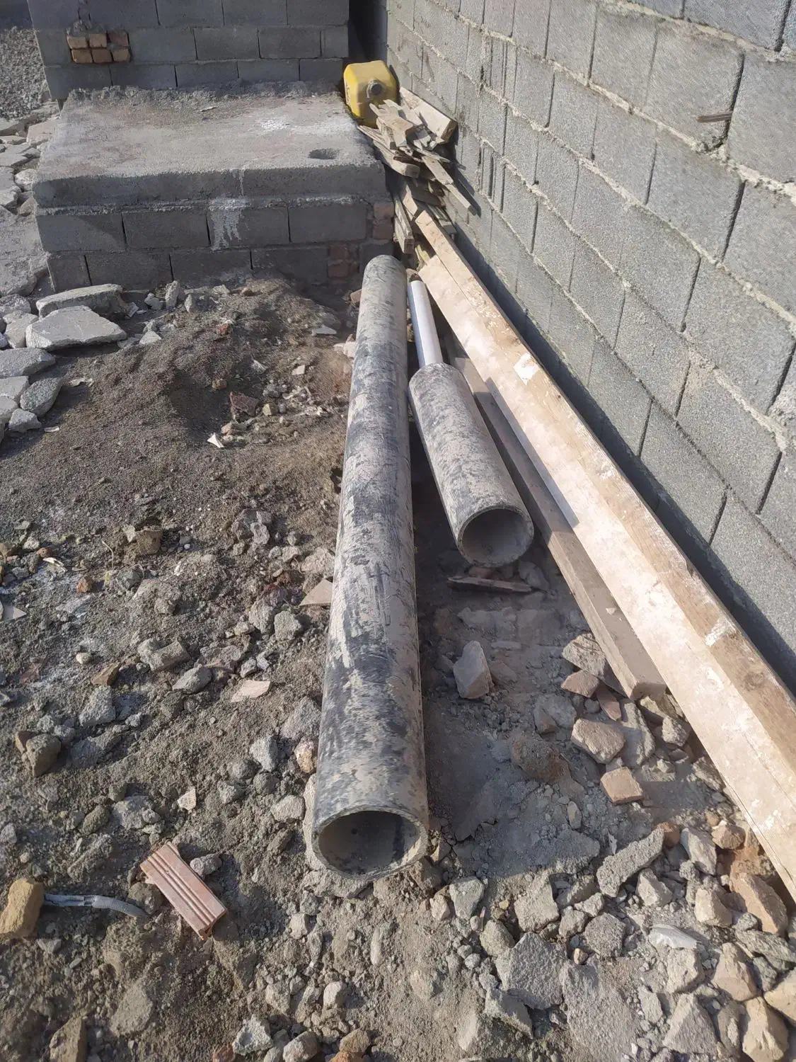 لوله پلاستیکی وتیراهن ودوعددچوب درحد صفر|مصالح و تجهیزات ساختمان|گمیشان, |دیوار