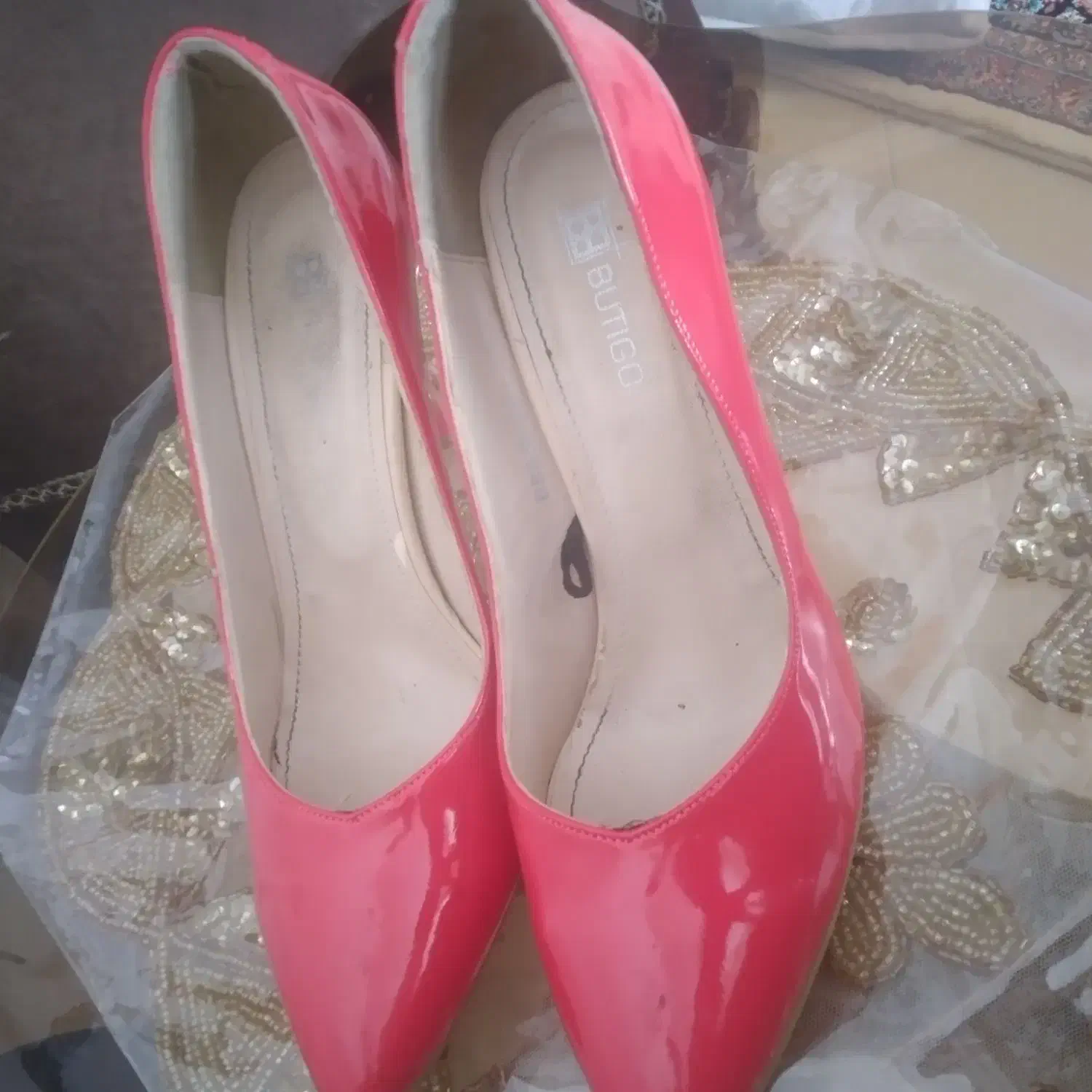 کفش قرمز مناسب یلدا|کیف، کفش، کمربند|قم, بنیاد|دیوار