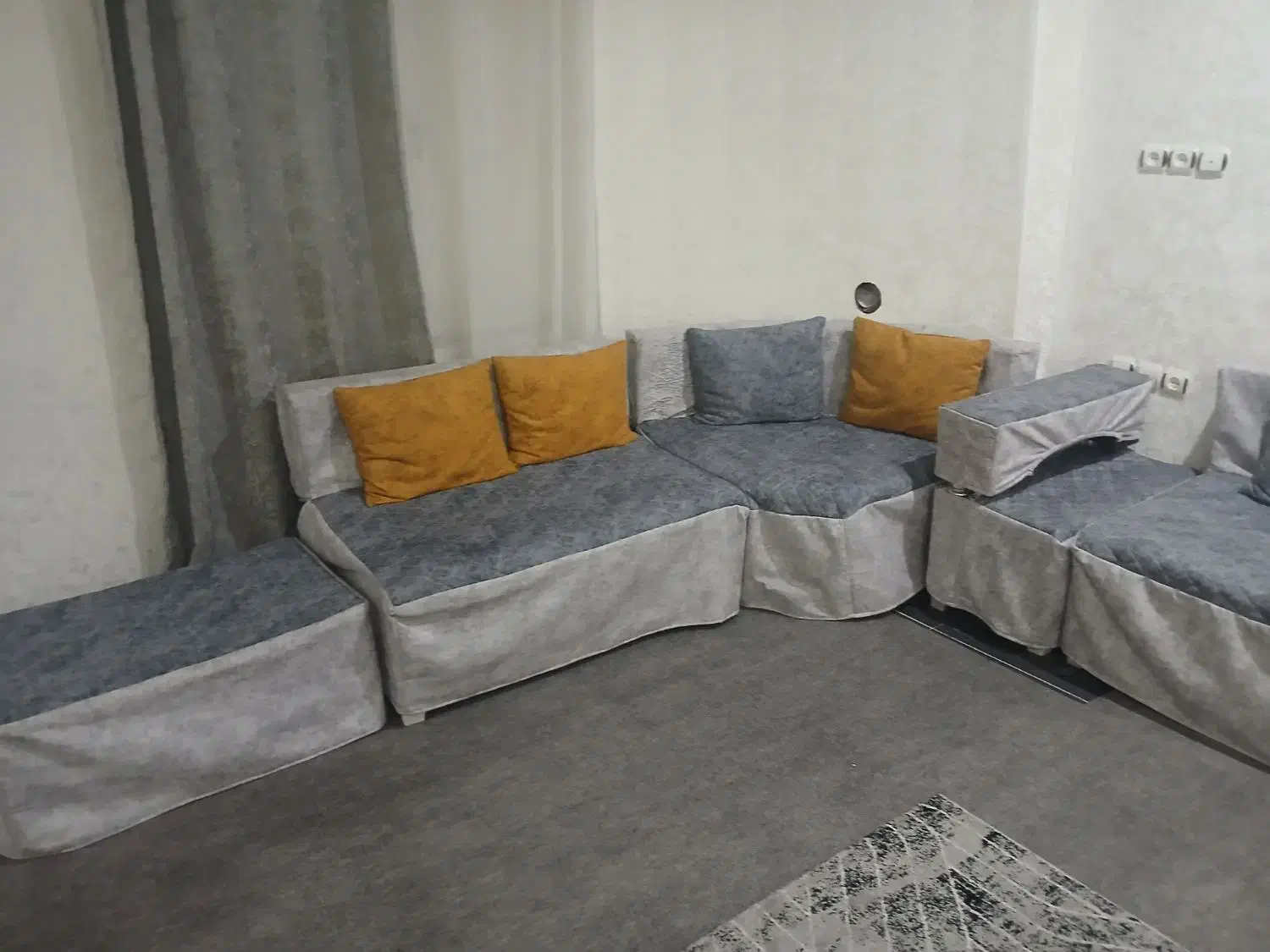 مبل ۹نفره درحدنوهمراه باروکش ها|مبلمان خانگی و میز عسلی|بندر ماهشهر, |دیوار