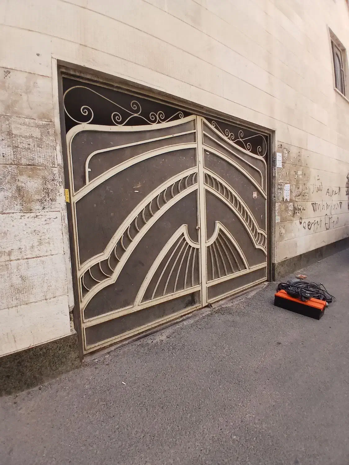 نصب وتعمیر کرکره برقی شبانه روزی|خدمات پیشه و مهارت|شهریار, شهریار|دیوار