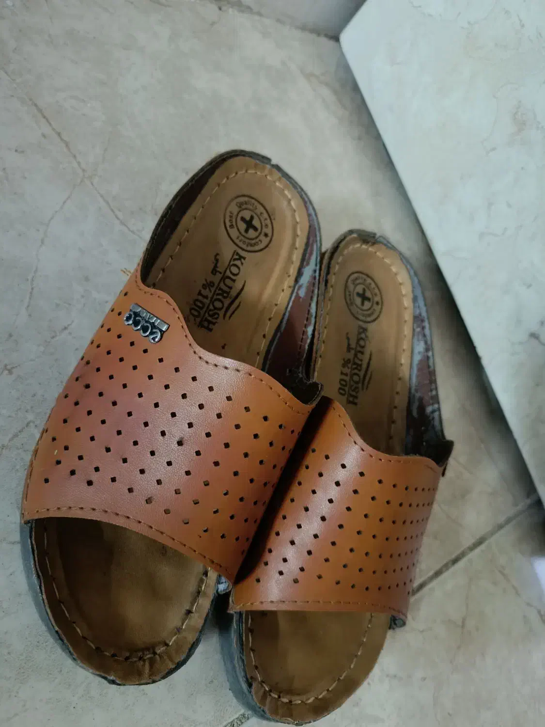 یک جفت کفش و یک جفت دمپایی طبی|کیف، کفش، کمربند|کهریزک, |دیوار