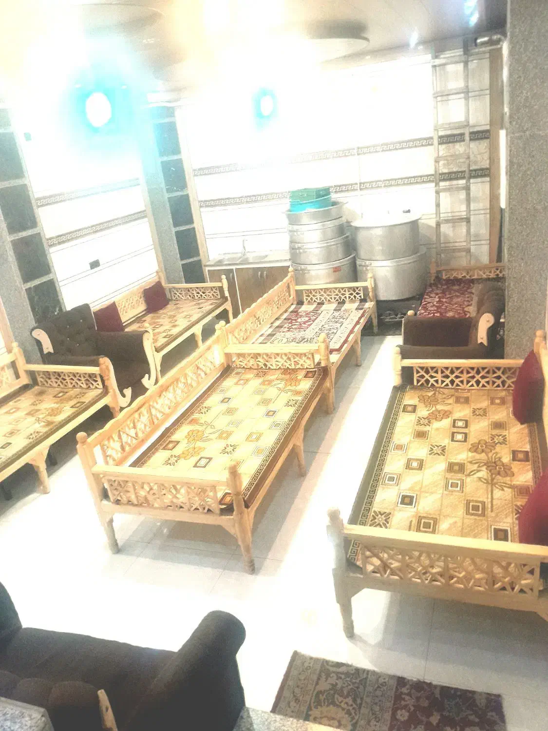 تخت سنتی ۲۰۰ در ۱۰۰ چوب نراد هفت پایه|تخت و سرویس خواب|لیسار, |دیوار