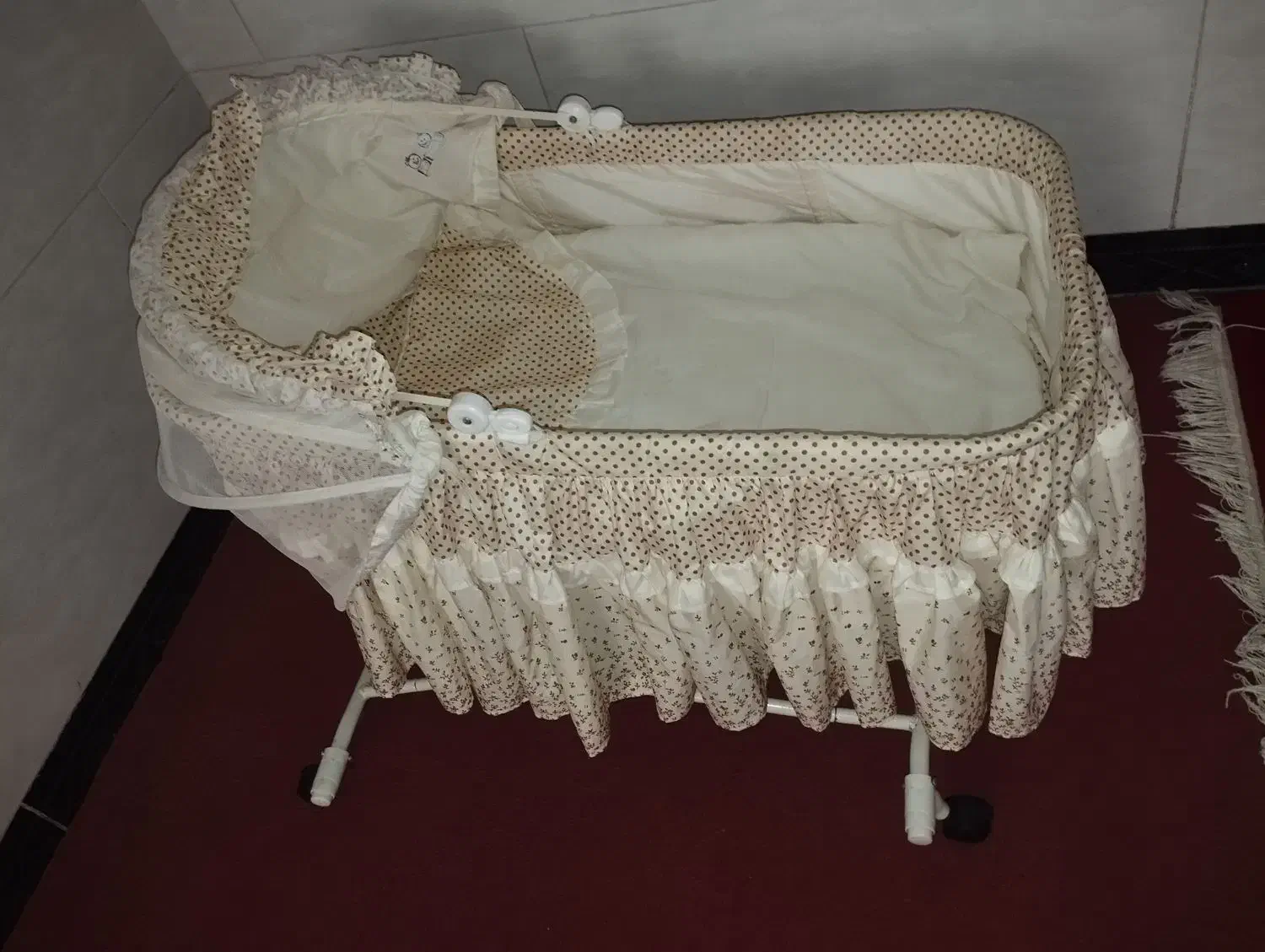 تخت نوزاد|تخت و صندلی بچه|بروجرد, |دیوار