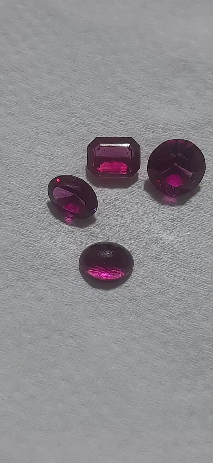 نگین یاقوت سرخ|جواهرات|اندیشه, اندیشه فاز ۱|دیوار