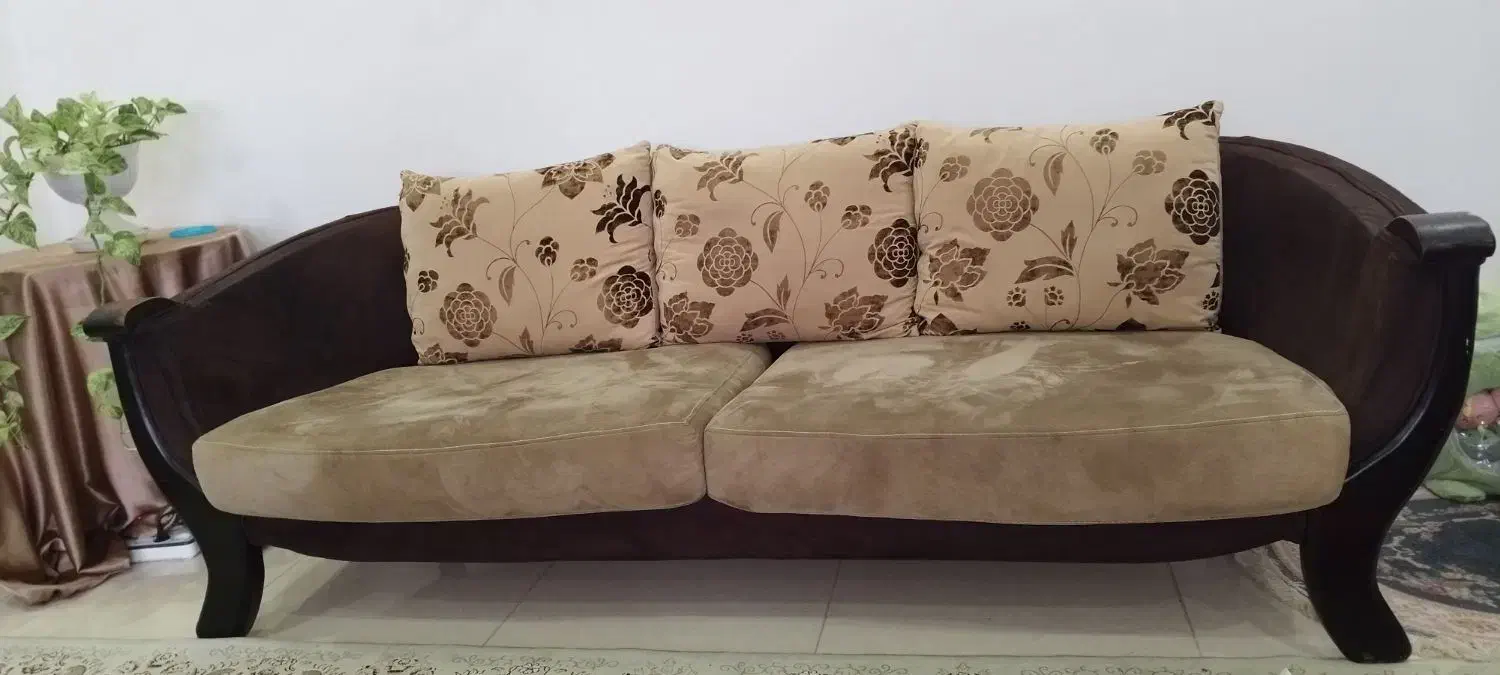 مبلمان با میز جلومبلی و میزتلویزیون و ساعت|مبلمان خانگی و میز عسلی|رشت, گلزاران|دیوار