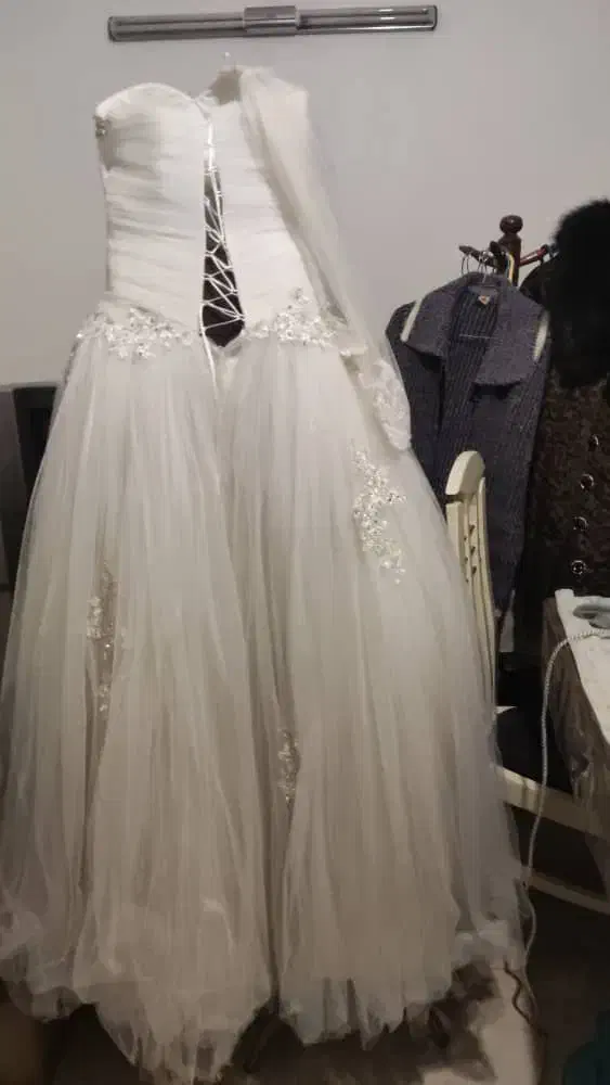 لباس عروس|لباس|گلبهار, شهر جدید گلبهار|دیوار