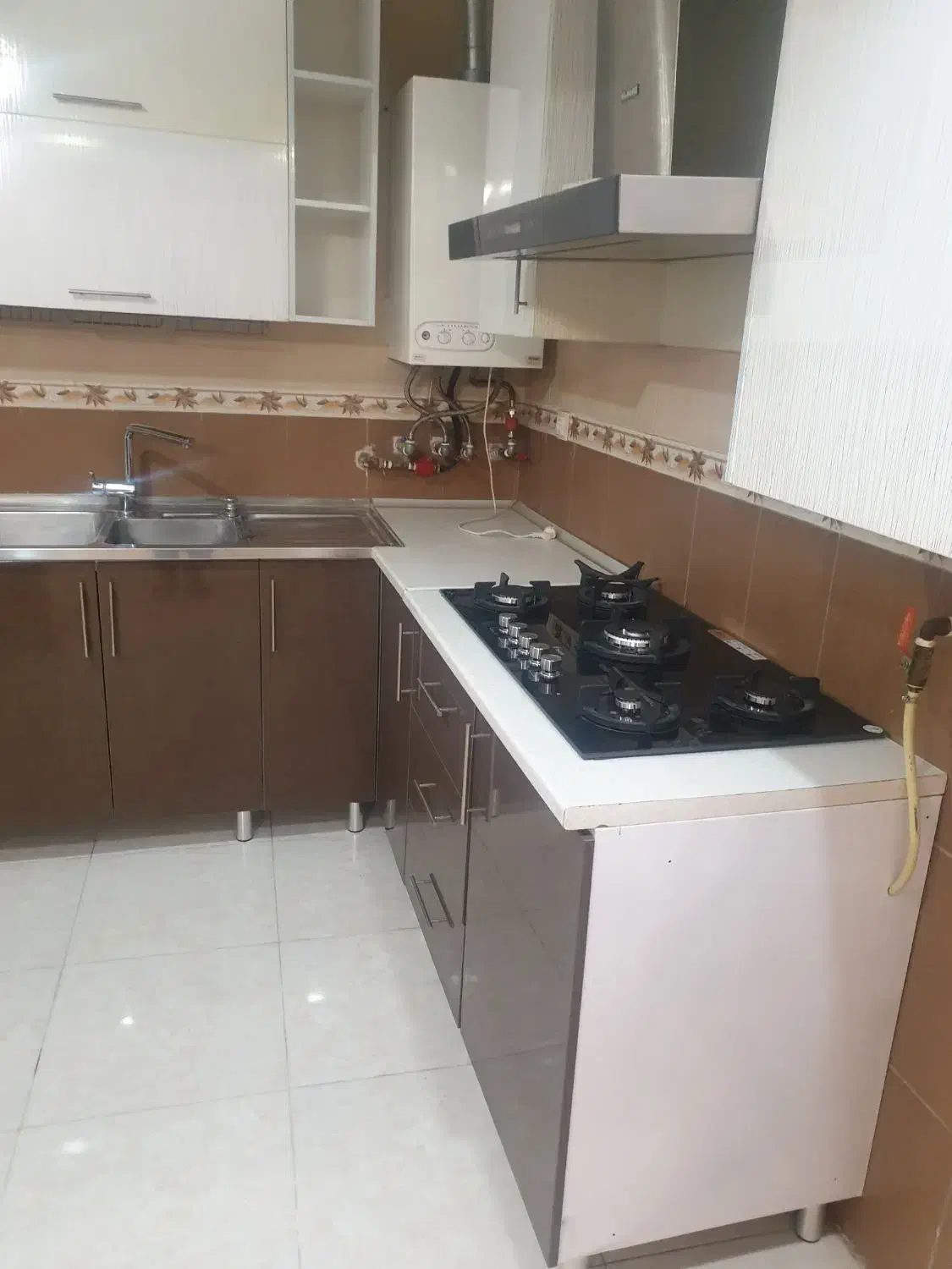 پارک ازادی اپارتمان۳خواب تک واحدی|اجارهٔ آپارتمان|شیراز, باغ تخت|دیوار