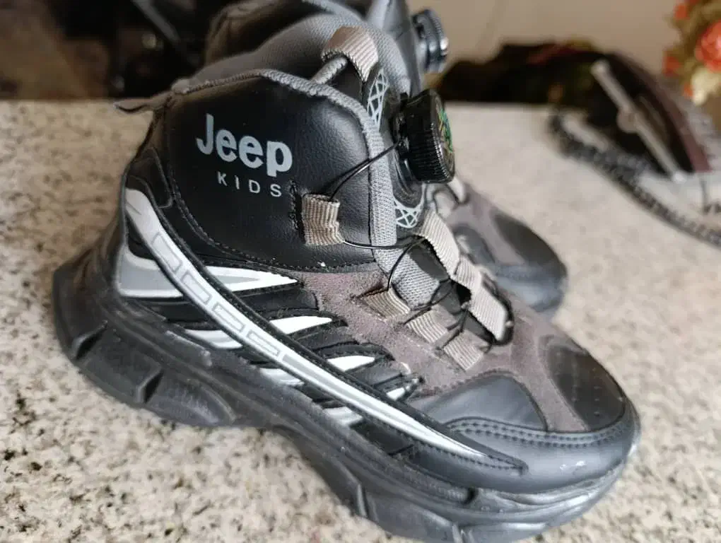 کفش|کیف، کفش، کمربند|شیراز, بریجستون|دیوار