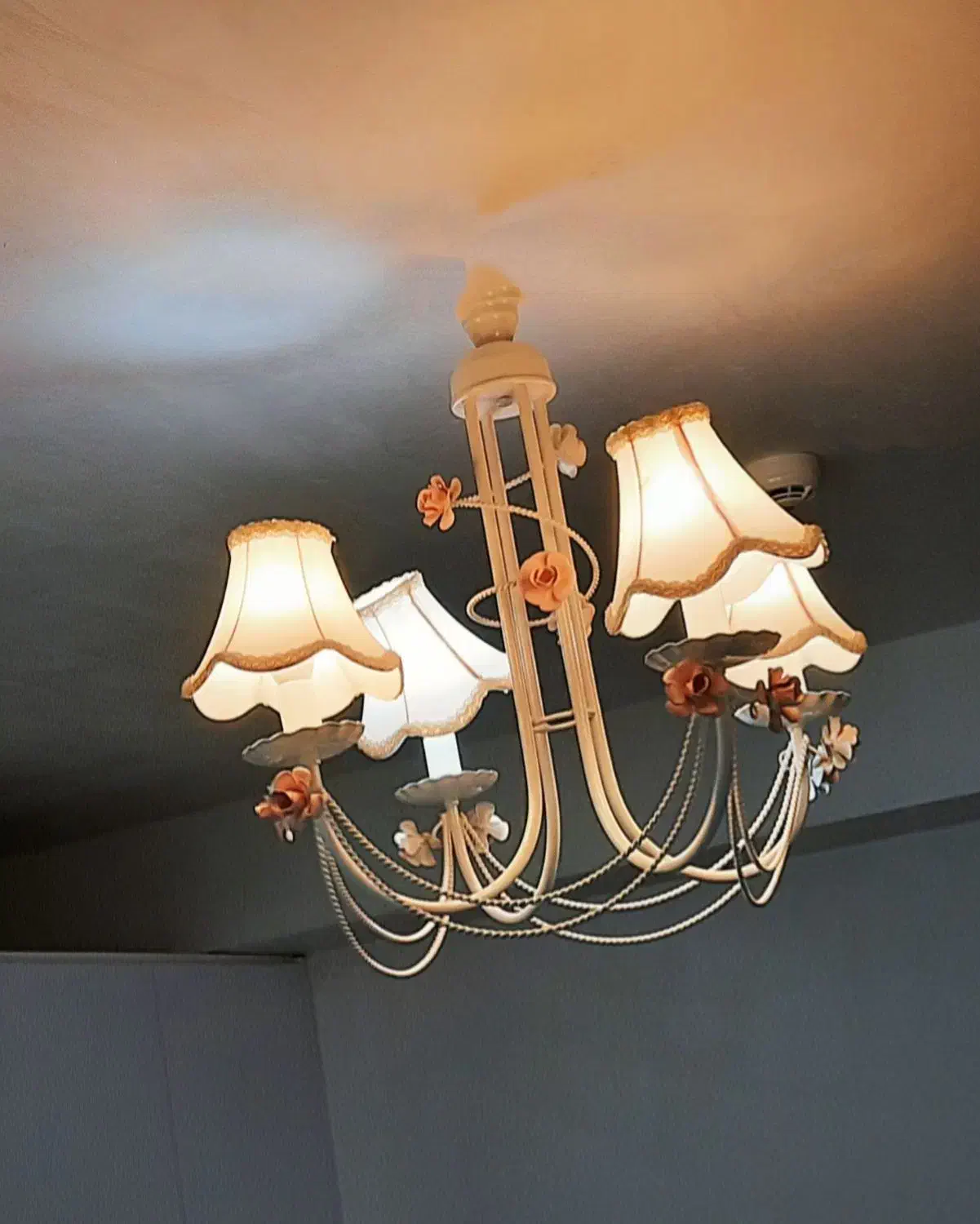 لوستر طرح انگلیش هوم ۴شعله گلدار ۲عدد|لوستر و چراغ آویز|محمدشهر, همایون ویلا|دیوار