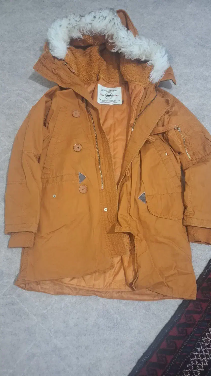 کاپشن وکت|لباس|سربیشه, |دیوار