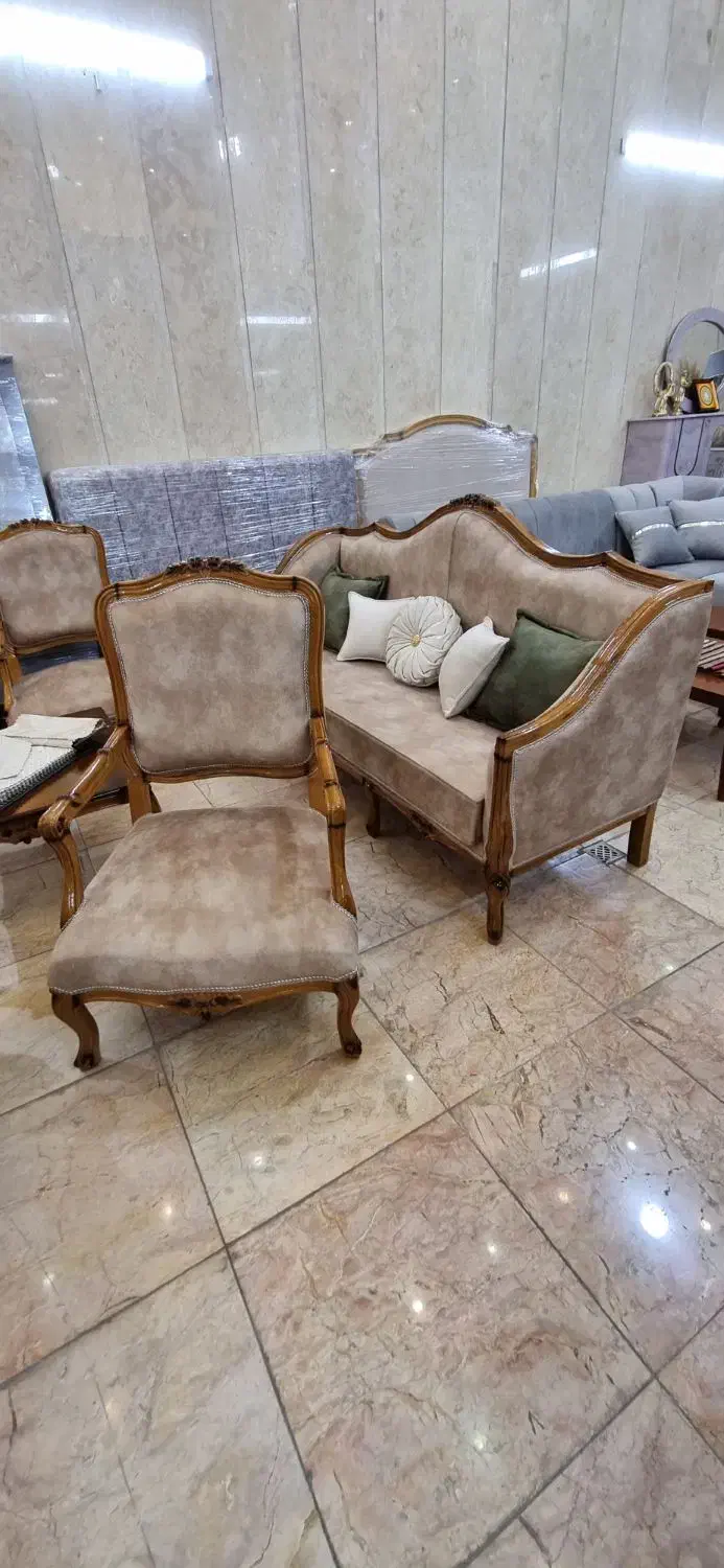 مبل فرانسوی ۲گل|مبلمان خانگی و میز عسلی|شاهدشهر, |دیوار