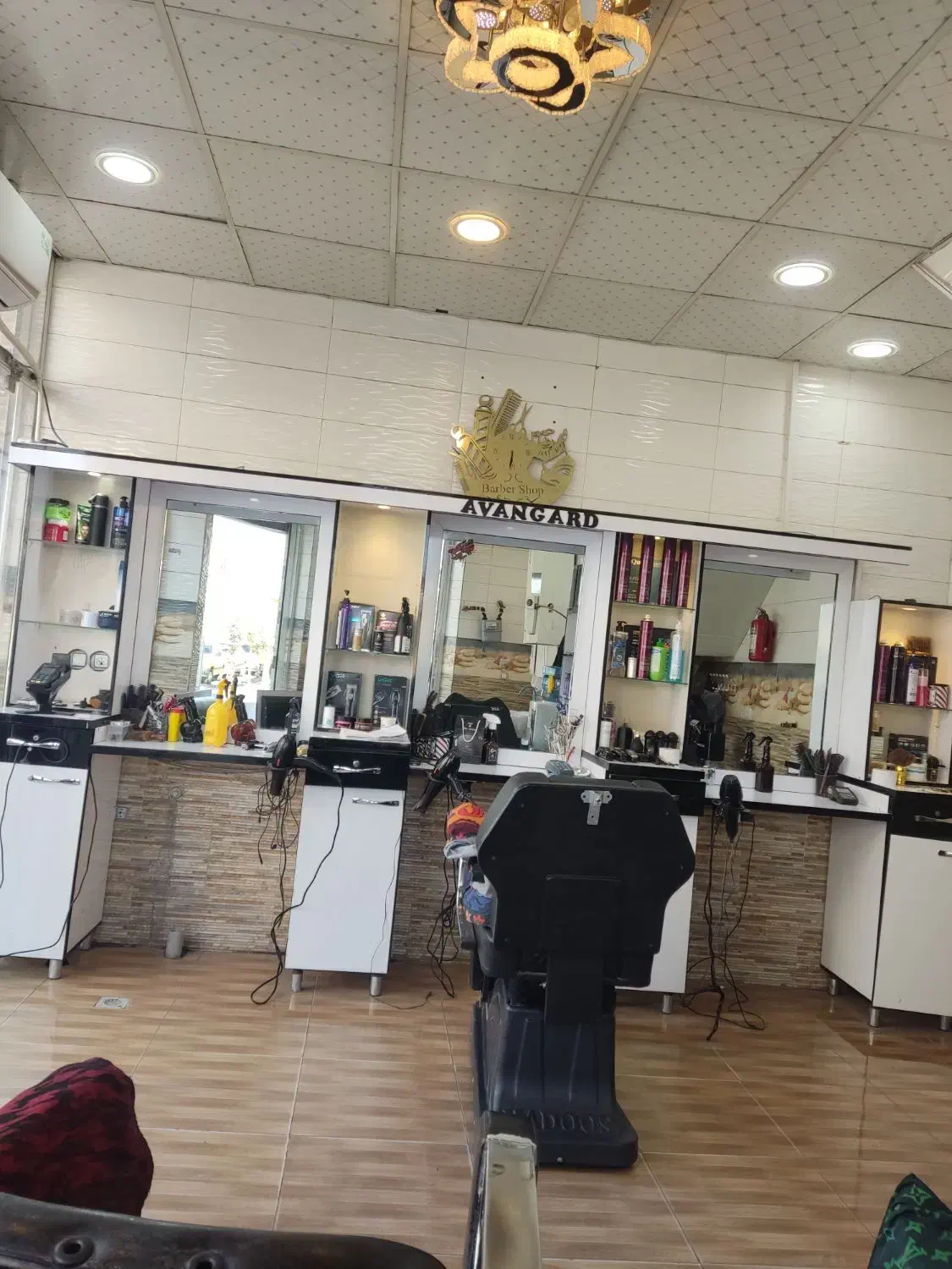 دکور آرایشگاه|آرایشگاه و سالنهای زیبایی|مرودشت, ژیان|دیوار