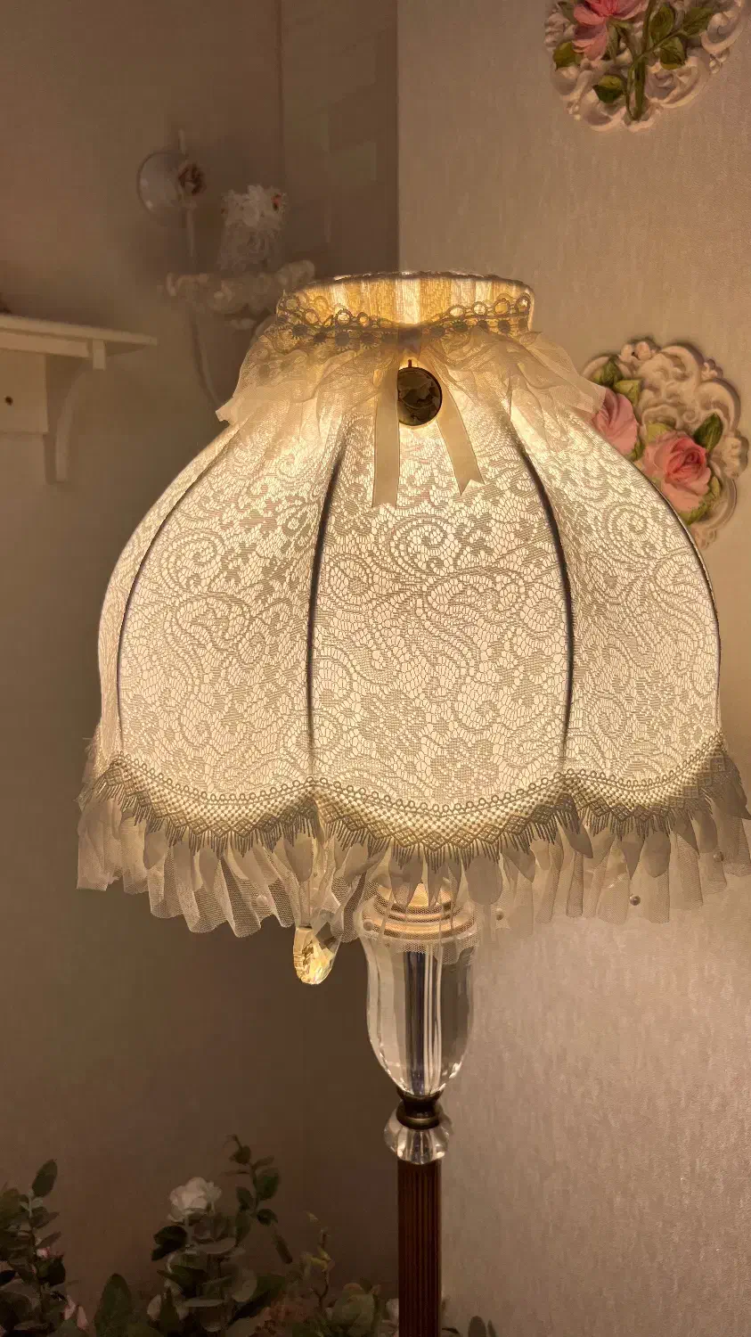 آباژور کنار سالنی برنز آباژور ایستاده|چراغ خواب و آباژور|تهران, صادقیه|دیوار