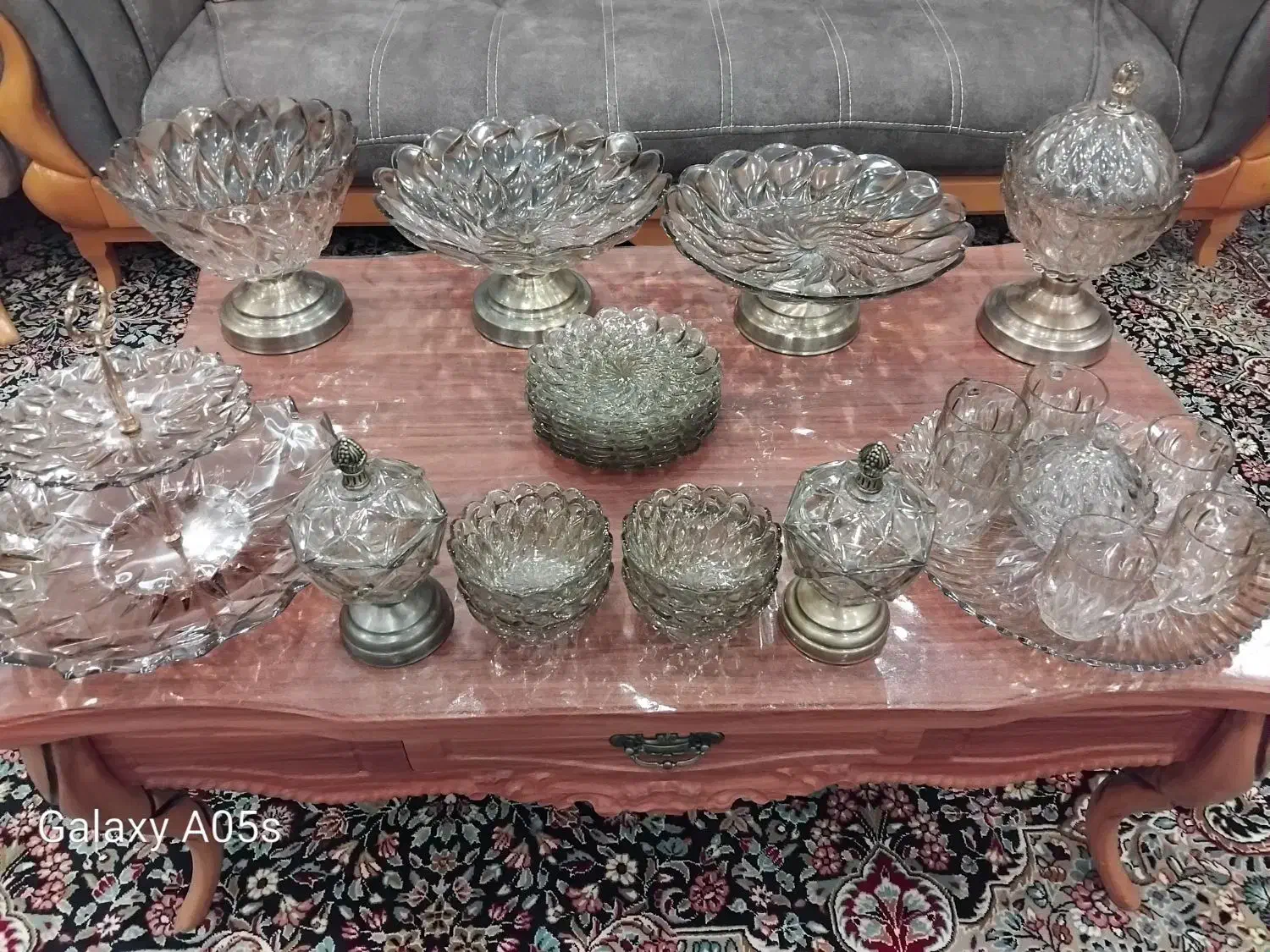 سرویس ۶نفره درحدنو سرویس کامل هست|ظروف سرو و پذیرایی|شیراز, معالیآباد|دیوار