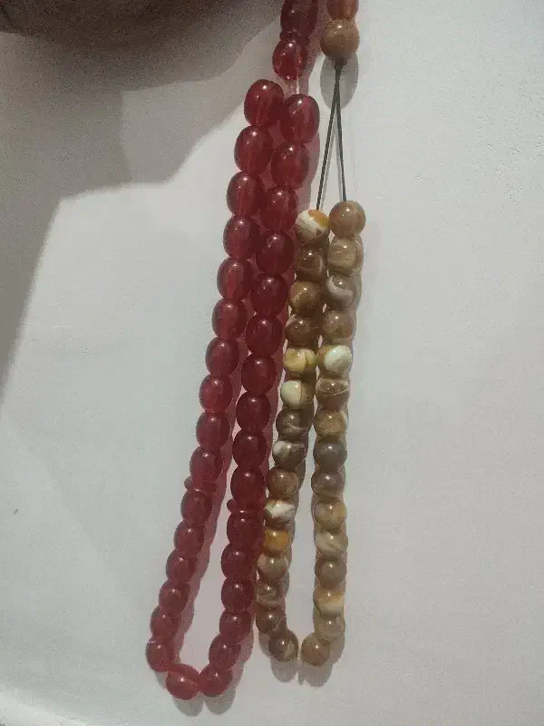 دو عدد تسبیح|کلکسیون اشیاء عتیقه|صحنه, |دیوار