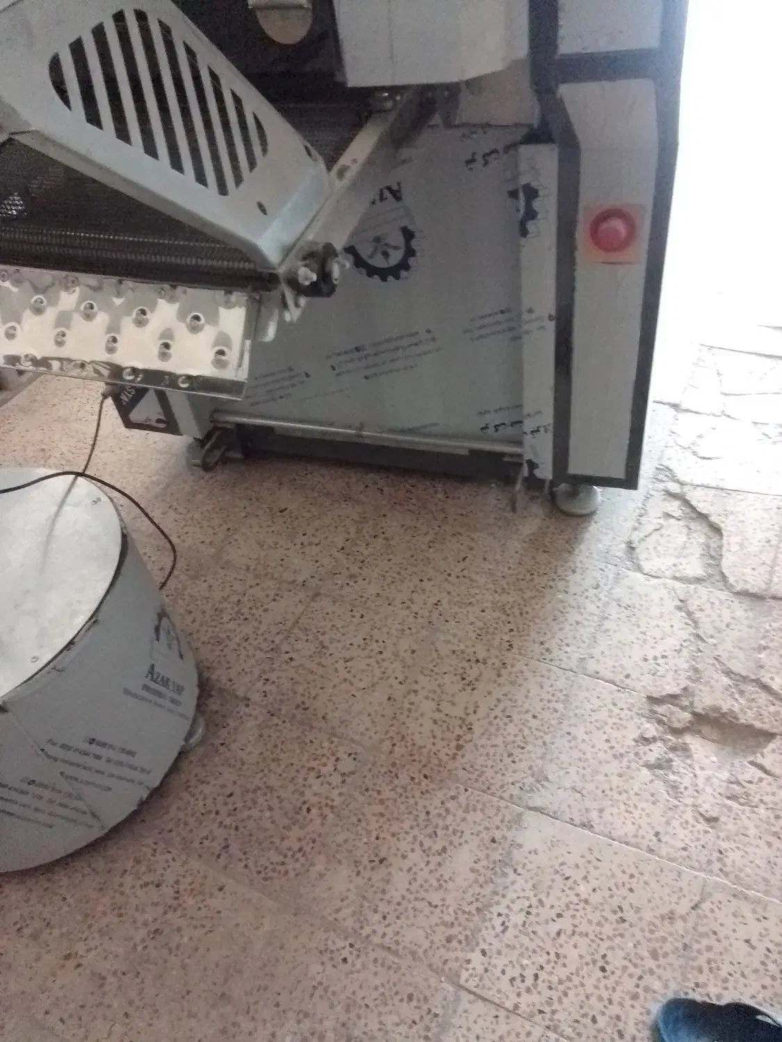 به یک نفرکارگردرنانوای نیازمندیم|استخدام خدمات فروشگاه و رستوران|سراب, |دیوار