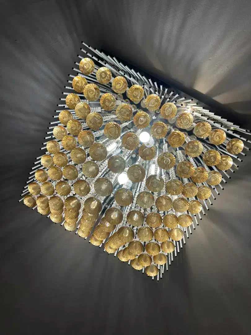 لوستر|لوستر و چراغ آویز|کرج, ساسانی (قلمستان)|دیوار