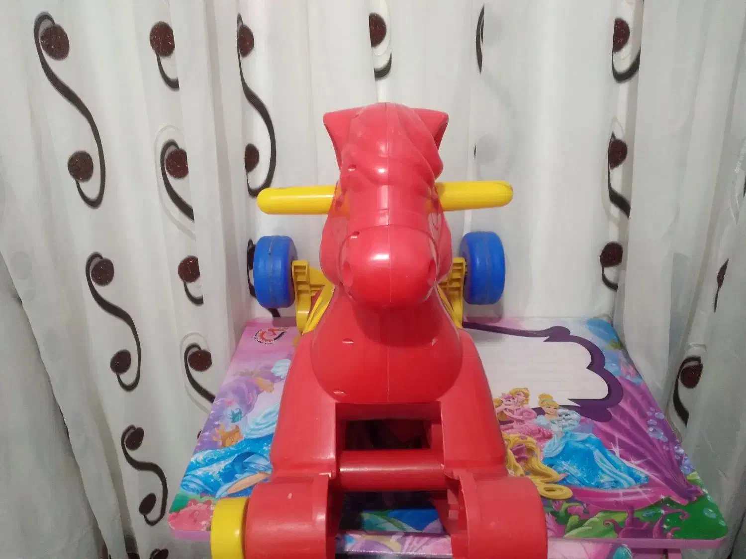 اسب راکر فقط پایه جلوش نیست بقیه سالم|اسباببازی بچه|مشهد, موعود|دیوار