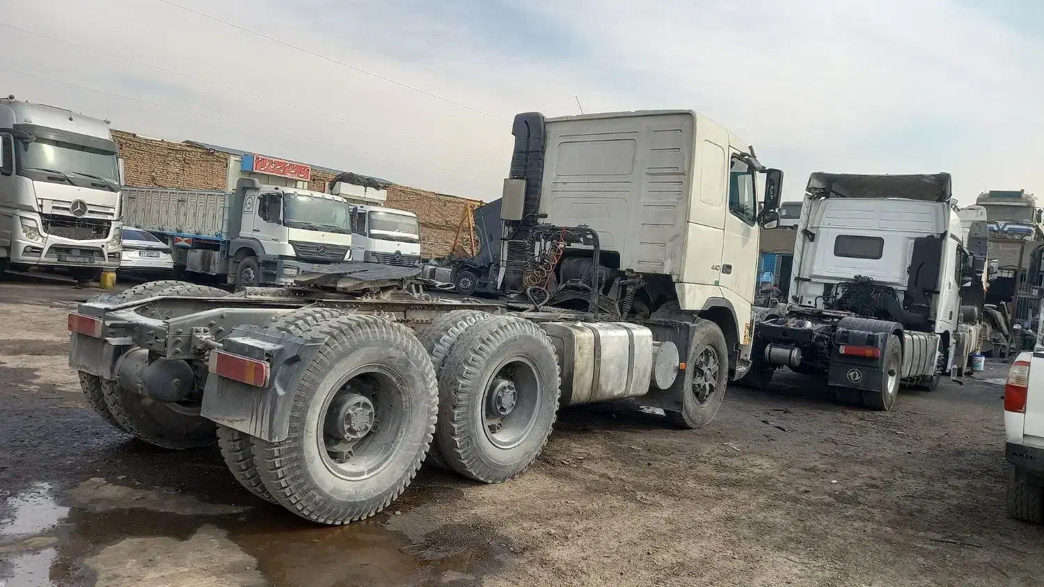 کامیون اف اچ|خودرو سنگین|برخوار, |دیوار