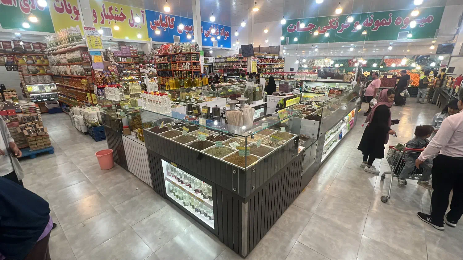 به یک نفر کارگر ساده نیازمندیم برای شعبه رودهن|استخدام خدمات فروشگاه و رستوران|رودهن, |دیوار