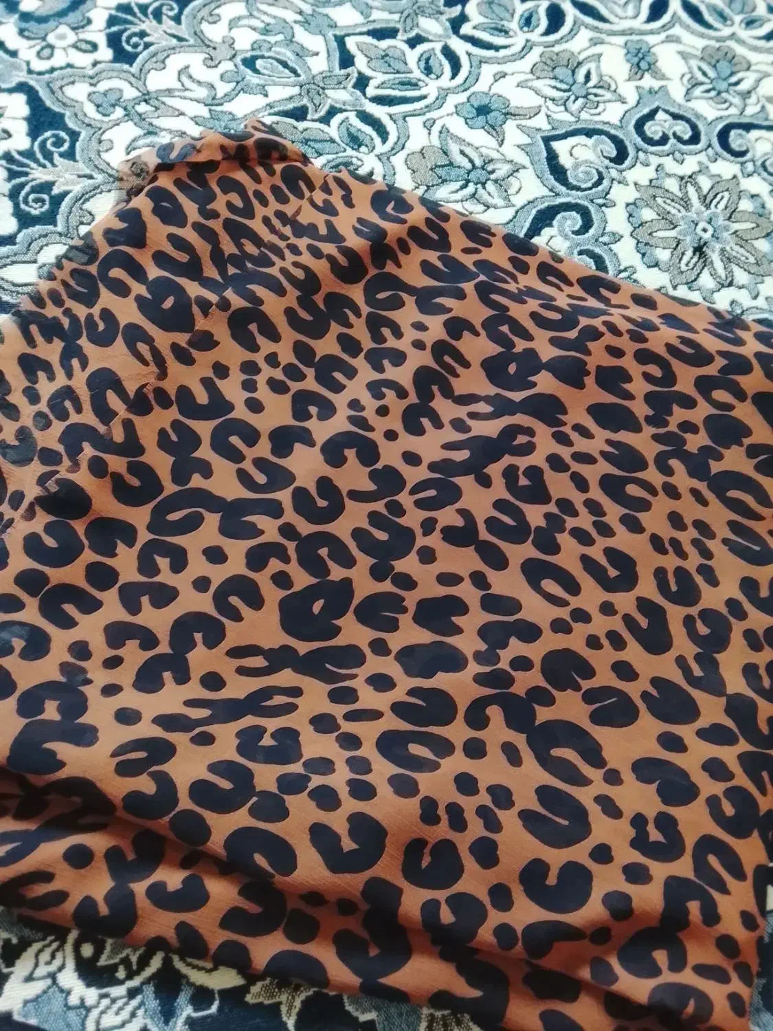 قواره پارچه ی پلنگی حریر|لباس|بانه, |دیوار