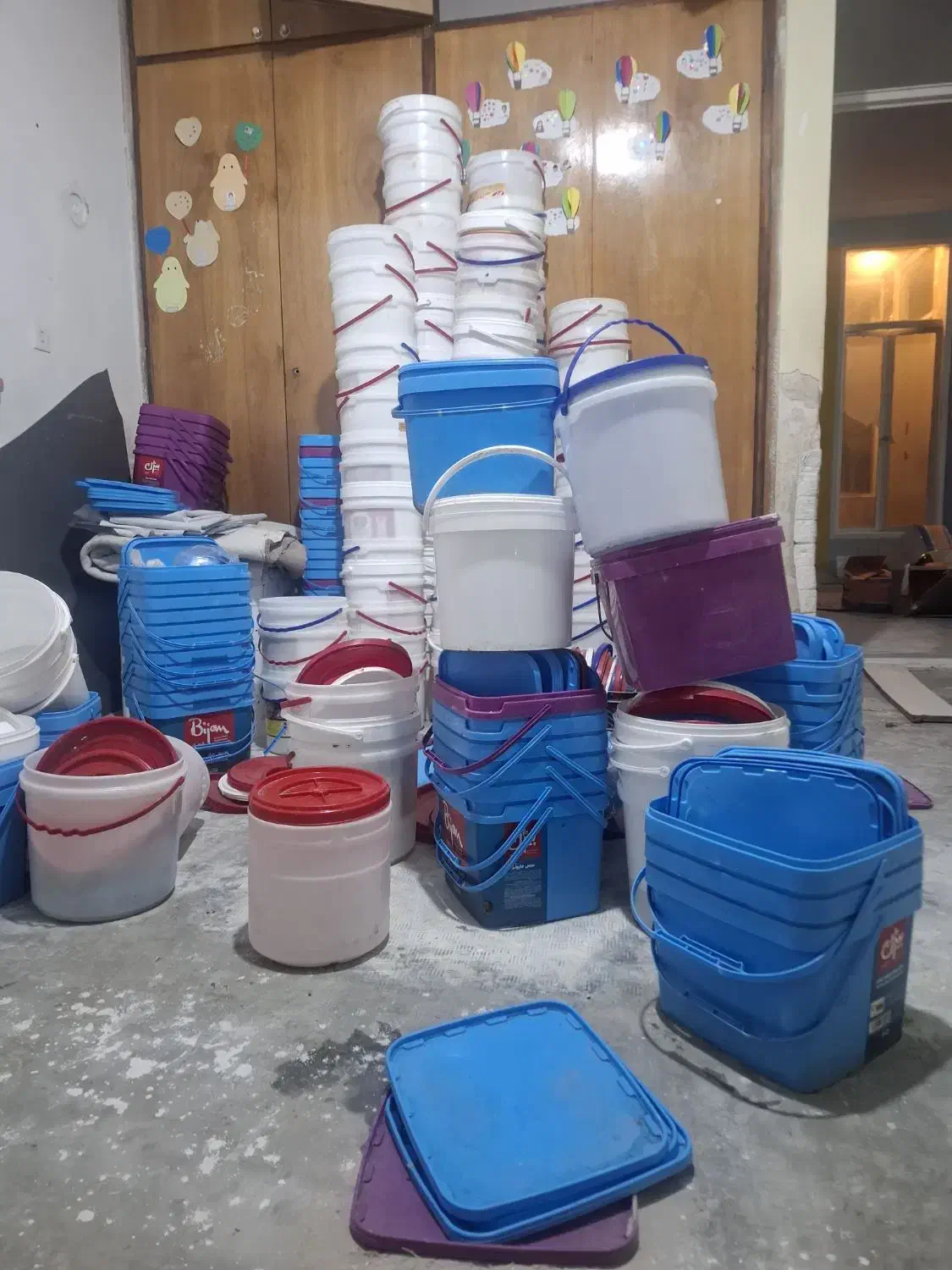 سطل|ظروف نگهدارنده، پلاستیکی، یک‌بارمصرف|ساوه, |دیوار