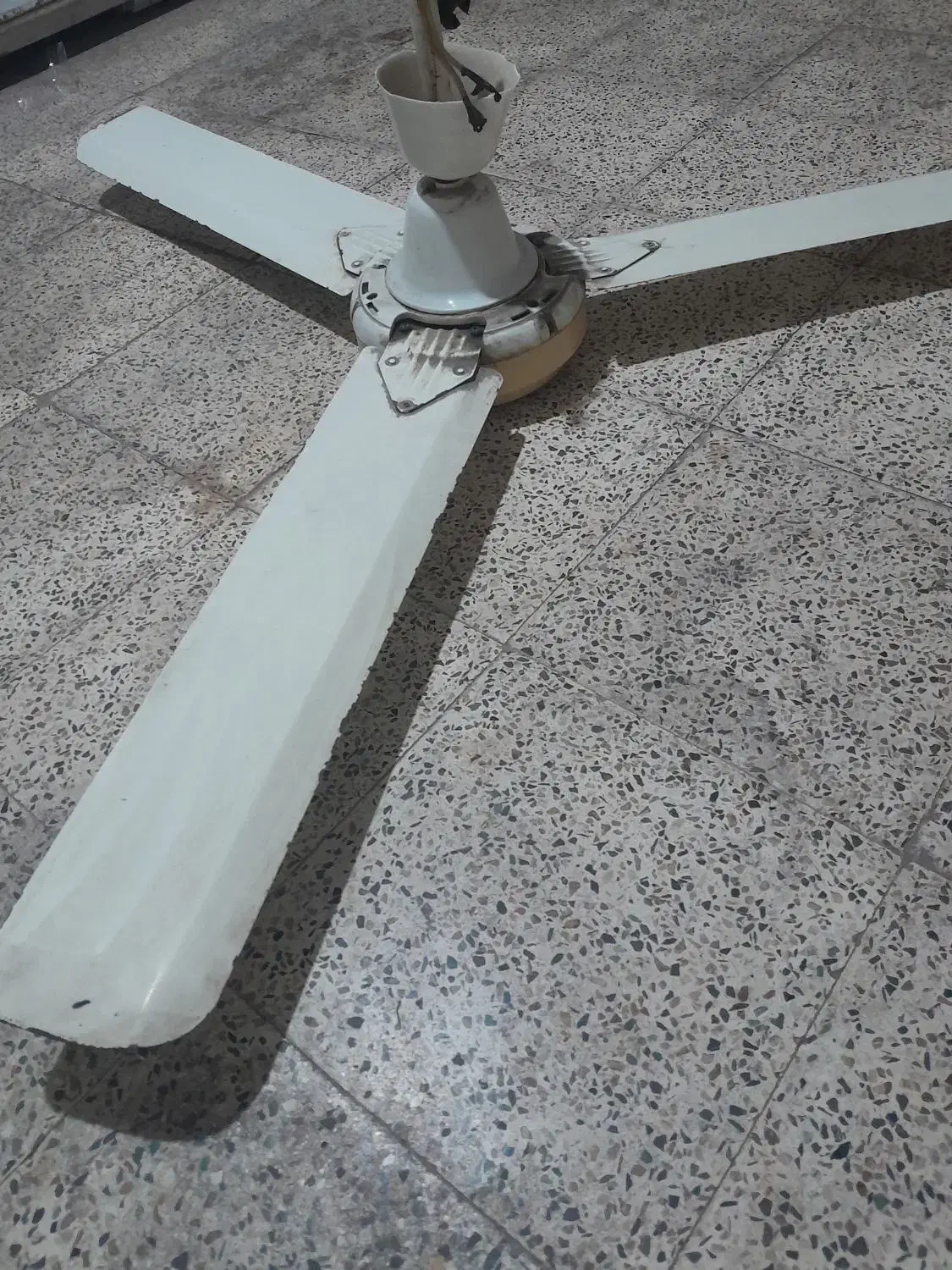 پنکه سقفی سالم مدل ژاپنی اصل همراه باکلید کم وزیاد|پنکه و تصفیهکنندهٔ هوا|اندیمشک, |دیوار