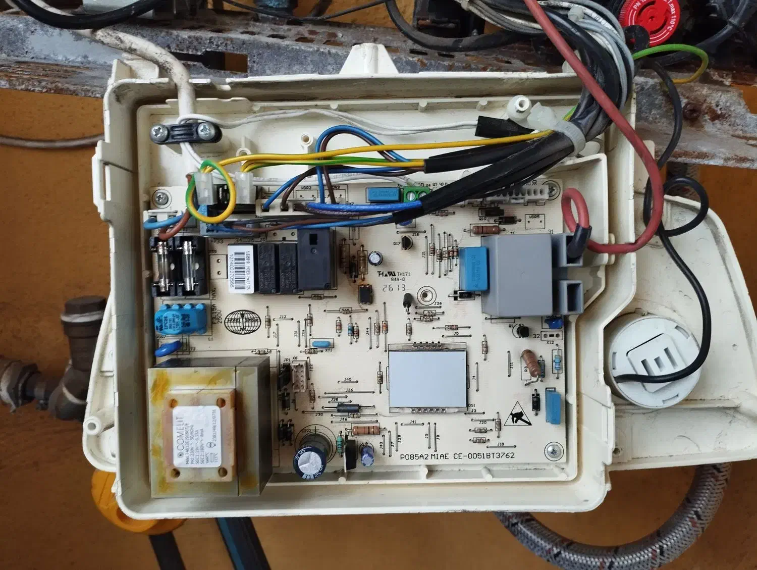 تعمیرات تخصصی انواع پکیج|خدمات پیشه و مهارت|رشت, استقامت ۱|دیوار