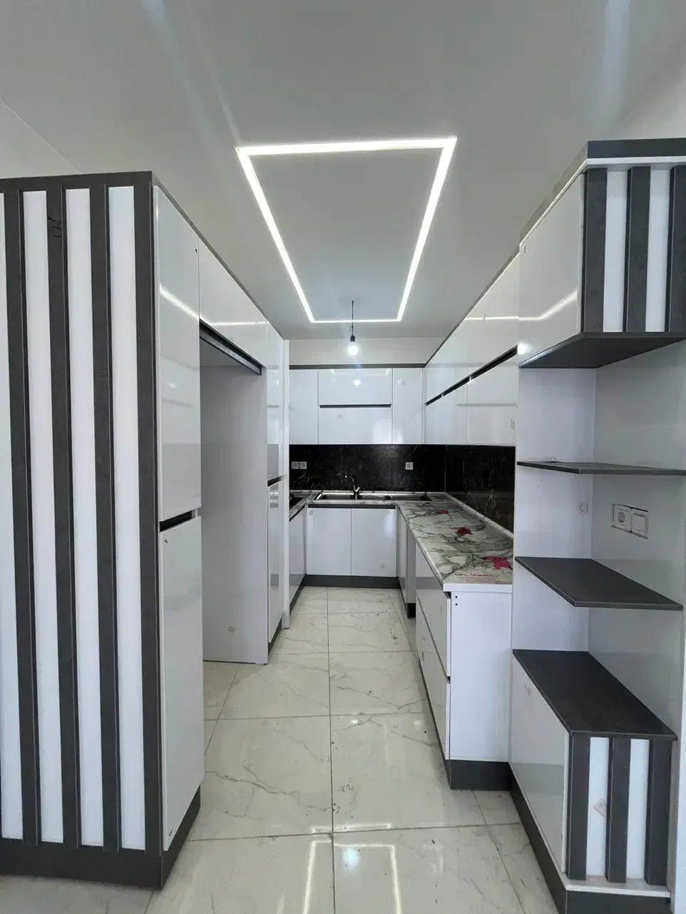 فروش واحد ۹۹متری نوساز ( فایل شکاری)|فروش آپارتمان|صومعهسرا, |دیوار