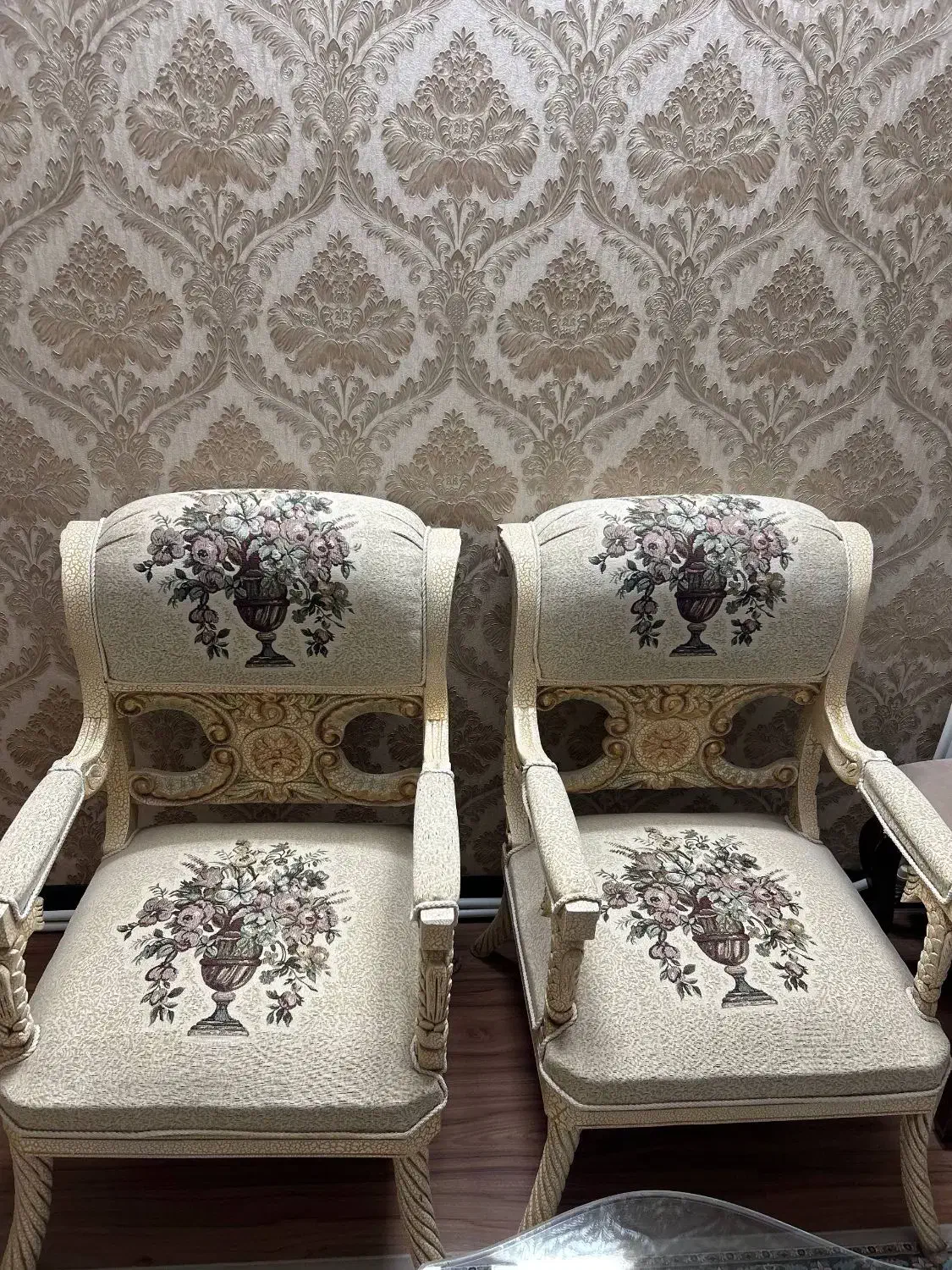 مبلمان سلطنتی راحتی ۹ نفره کم کارکردو...|مبلمان خانگی و میز عسلی|شاهرود, |دیوار